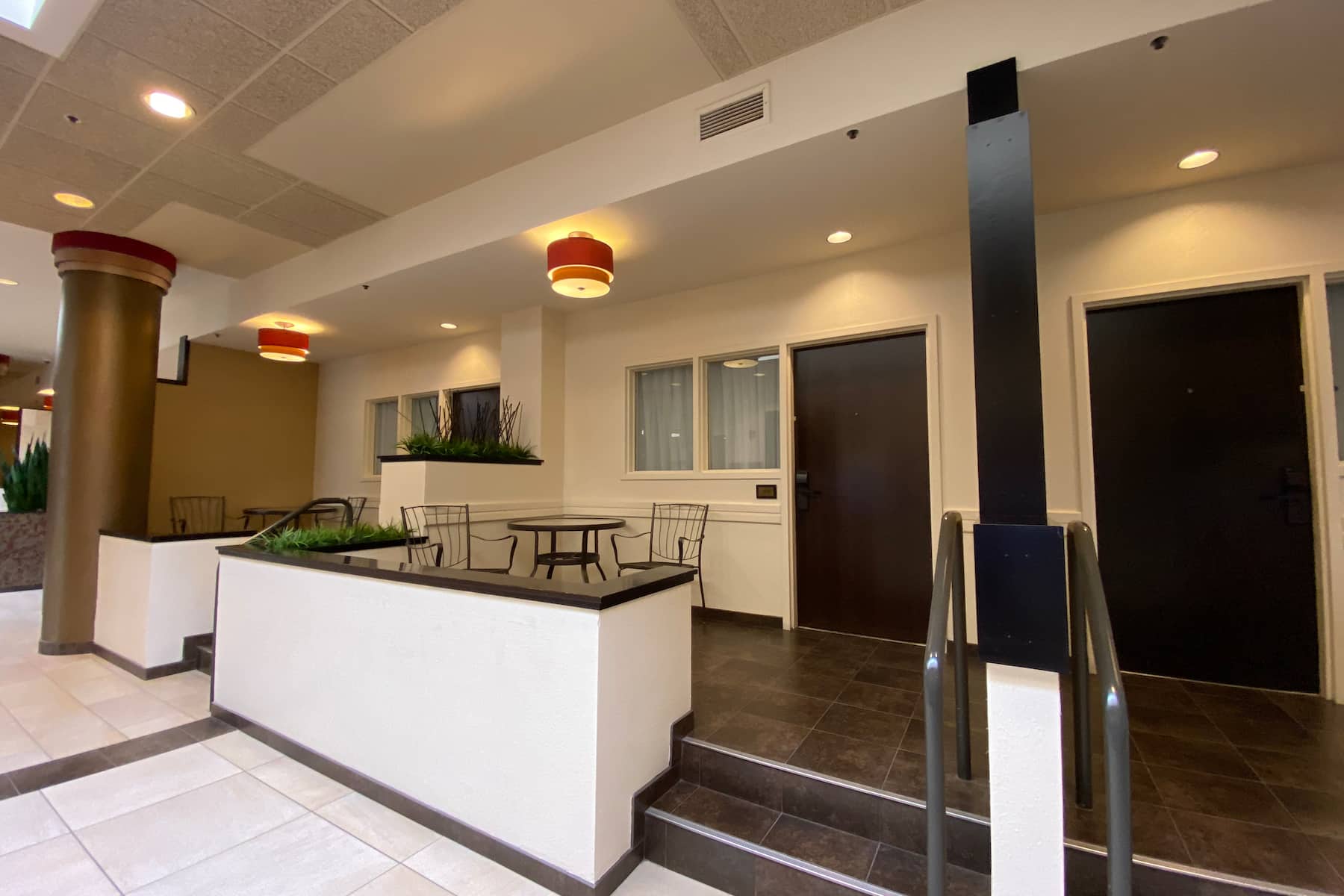 Guest room at the Wyndham Minneapolis South/Burnsville in Burnsville, Minnesota