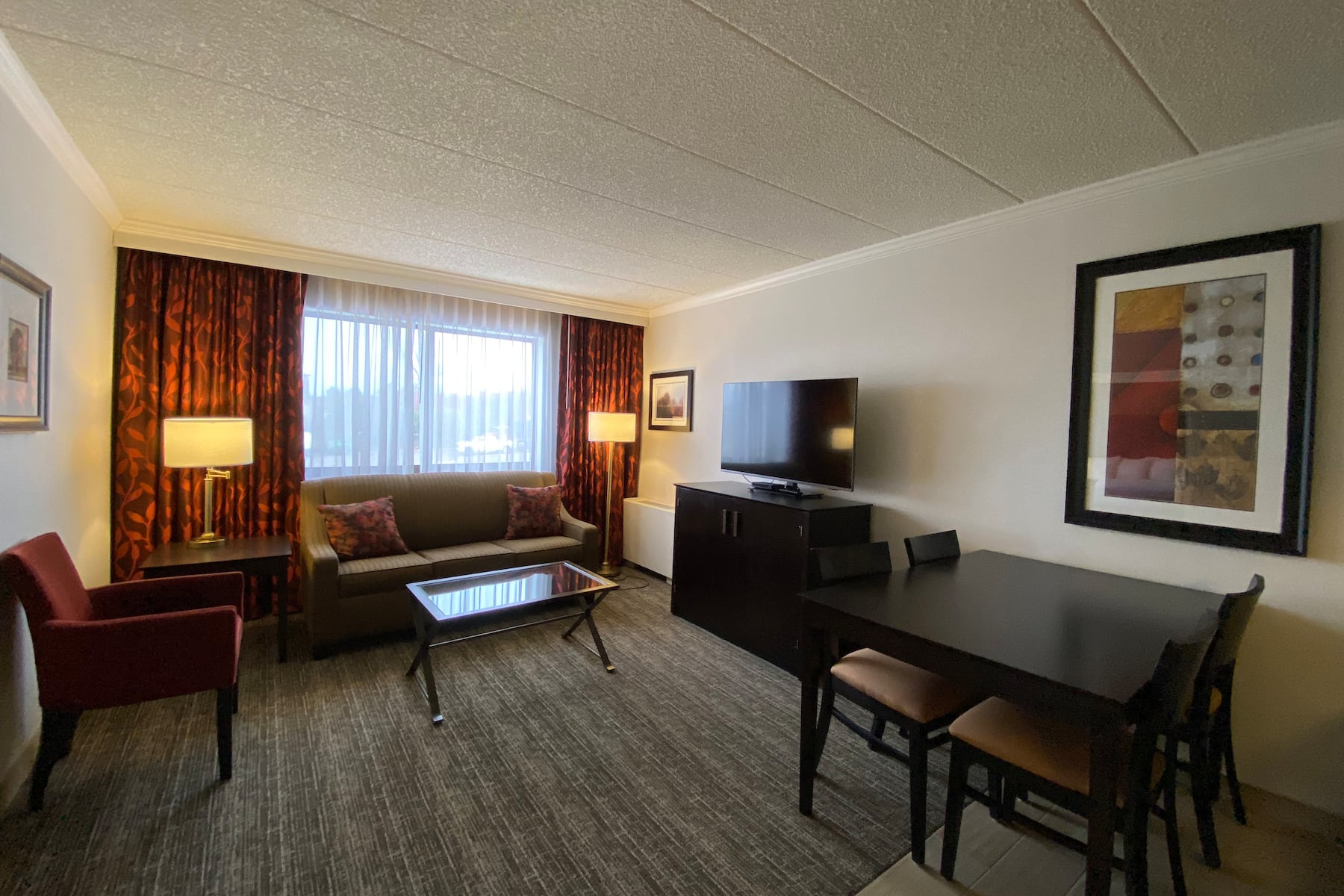 Guest room at the Wyndham Minneapolis South/Burnsville in Burnsville, Minnesota
