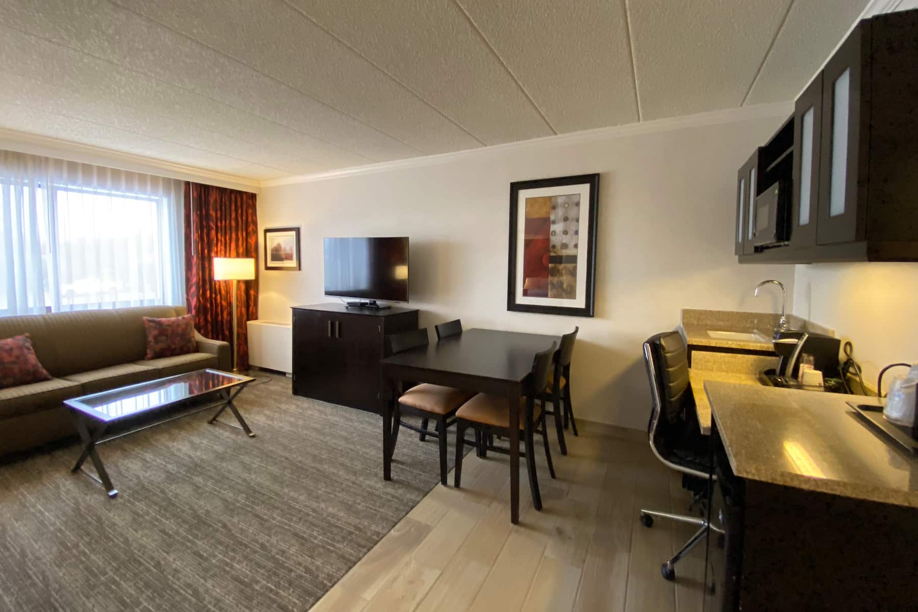 Guest room at the Wyndham Minneapolis South/Burnsville in Burnsville, Minnesota