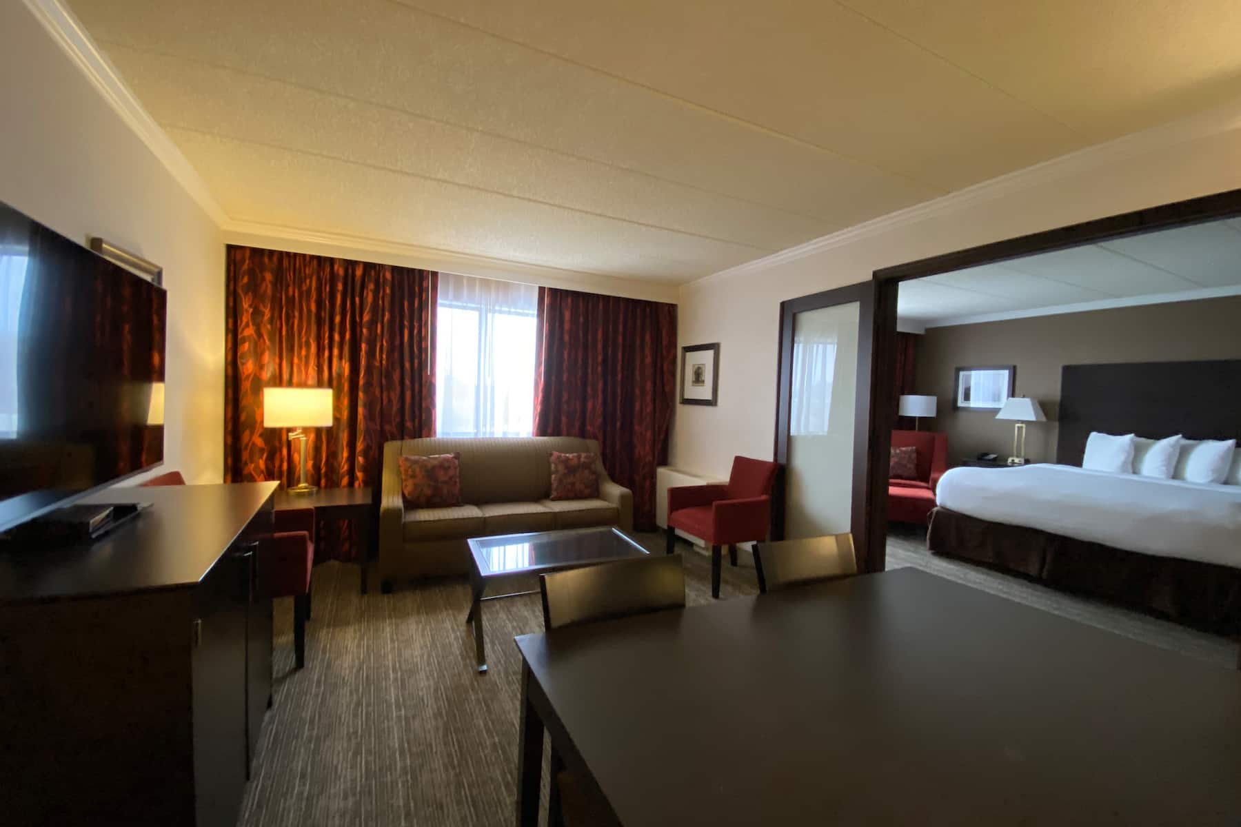 Guest room at the Wyndham Minneapolis South/Burnsville in Burnsville, Minnesota