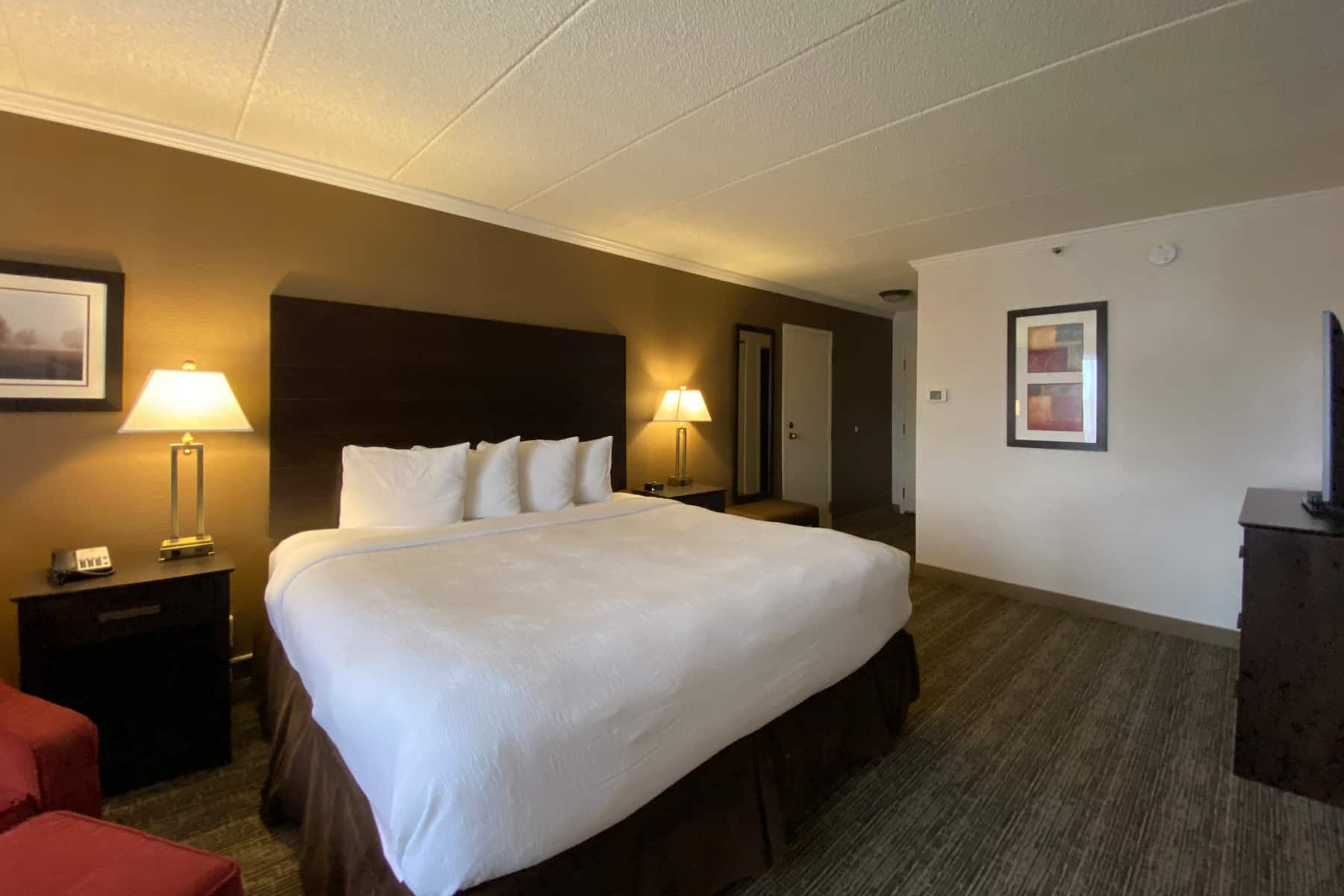 Guest room at the Wyndham Minneapolis South/Burnsville in Burnsville, Minnesota