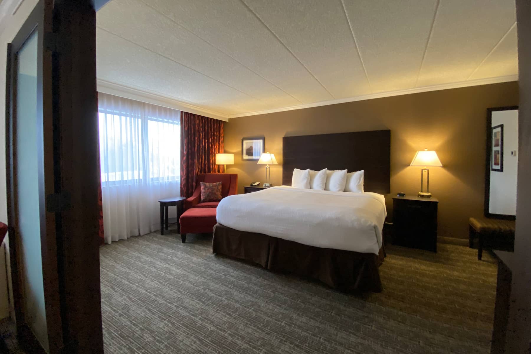 Guest room at the Wyndham Minneapolis South/Burnsville in Burnsville, Minnesota