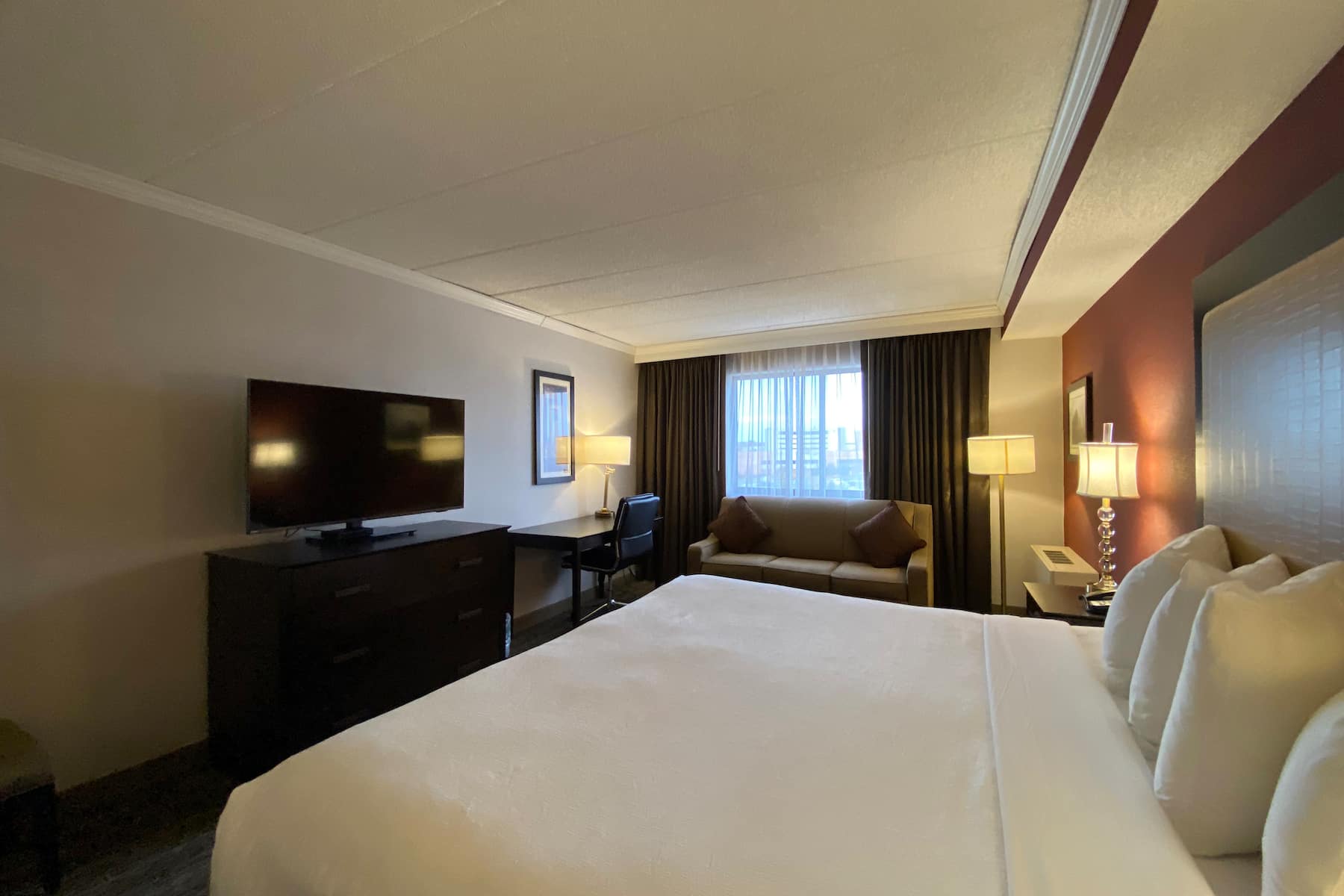 Guest room at the Wyndham Minneapolis South/Burnsville in Burnsville, Minnesota