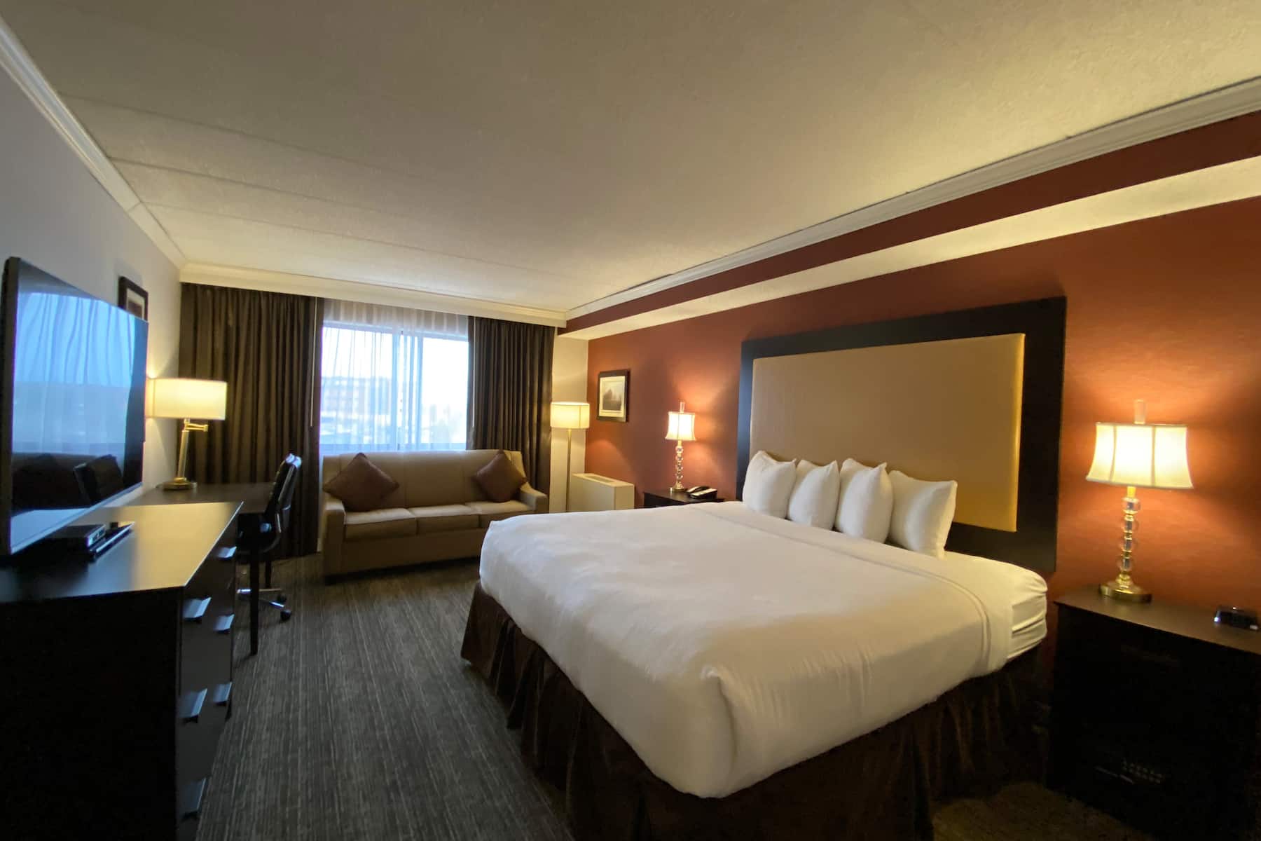 Guest room at the Wyndham Minneapolis South/Burnsville in Burnsville, Minnesota
