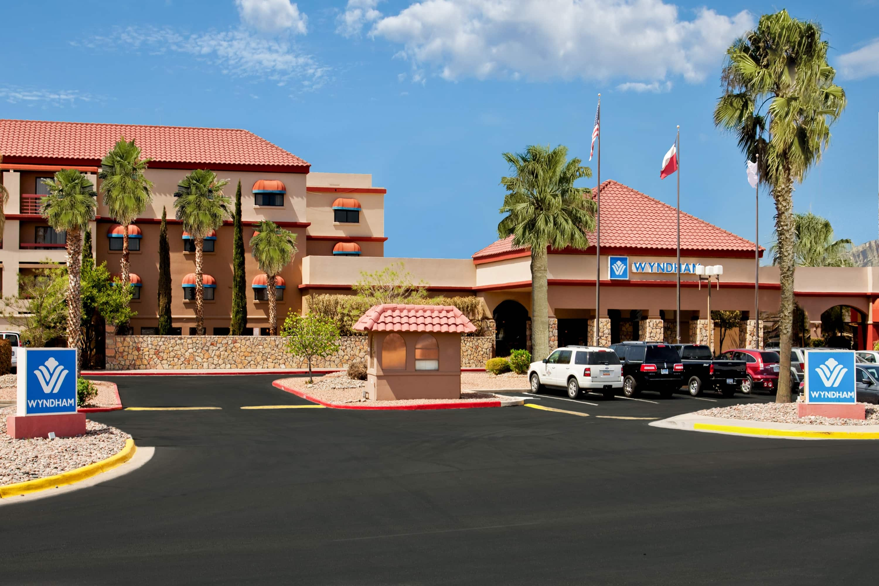 Wyndham El Paso Airport Hotel and Water Park | El Paso, TX Hotels