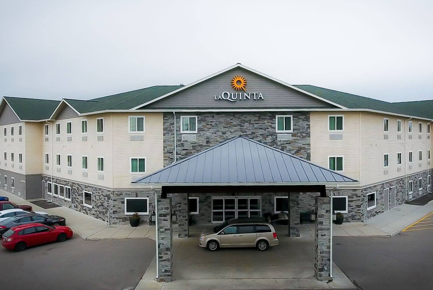 La Quinta Inn & Suites By Wyndham Fairbanks Airport | Fairbanks, AK Hotels