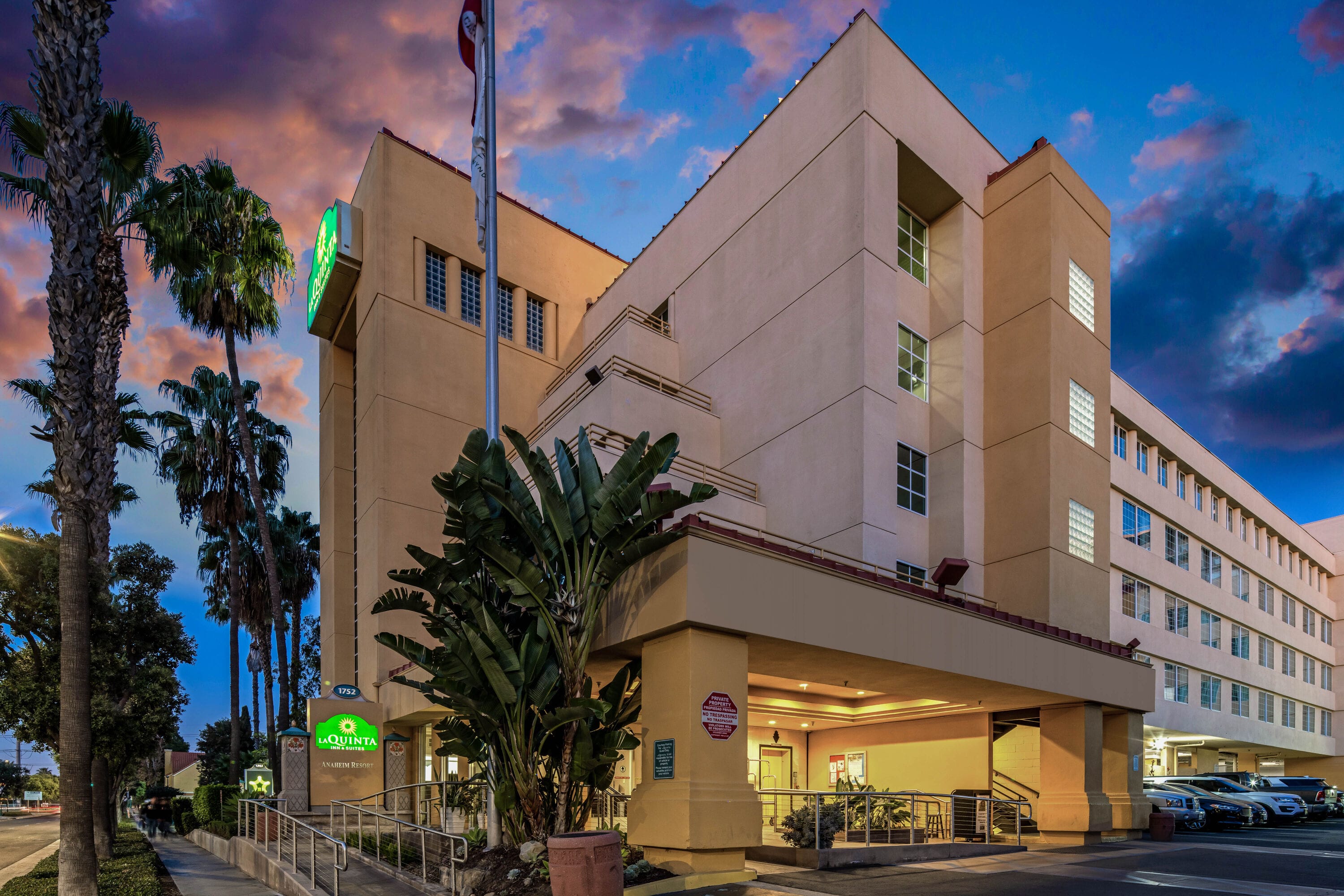 La Quinta Inn & Suites By Wyndham Anaheim | Anaheim, CA Hotels