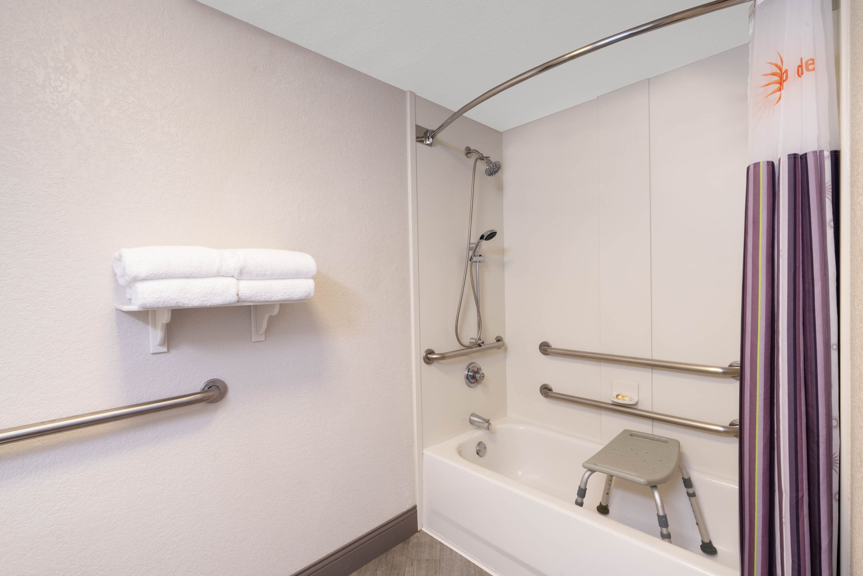 La Quinta Inn Suites By Wyndham Pueblo Pueblo CO Hotels   52685 Accessible Bath 2 