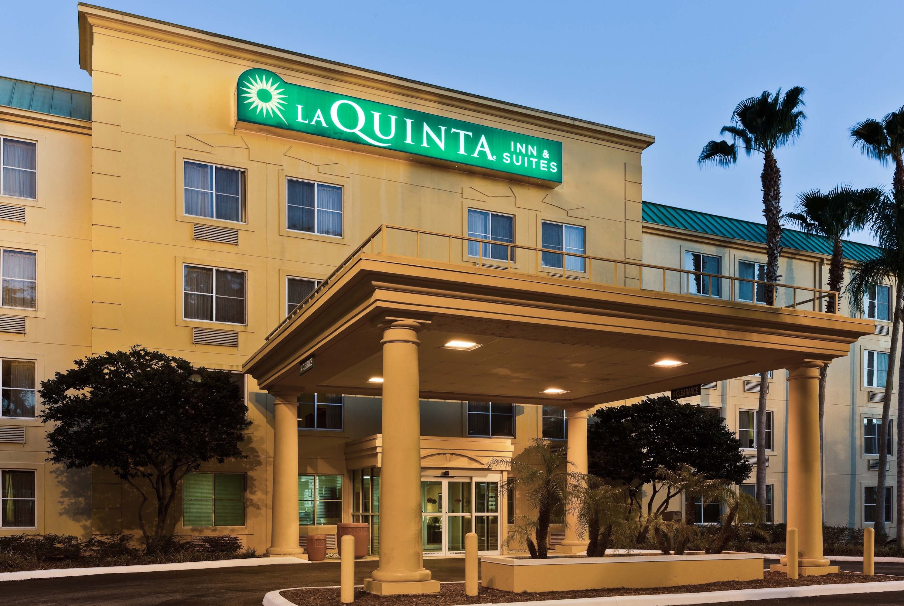 La Quinta Inn & Suites by Wyndham Lakeland East Lakeland, FL Hotels