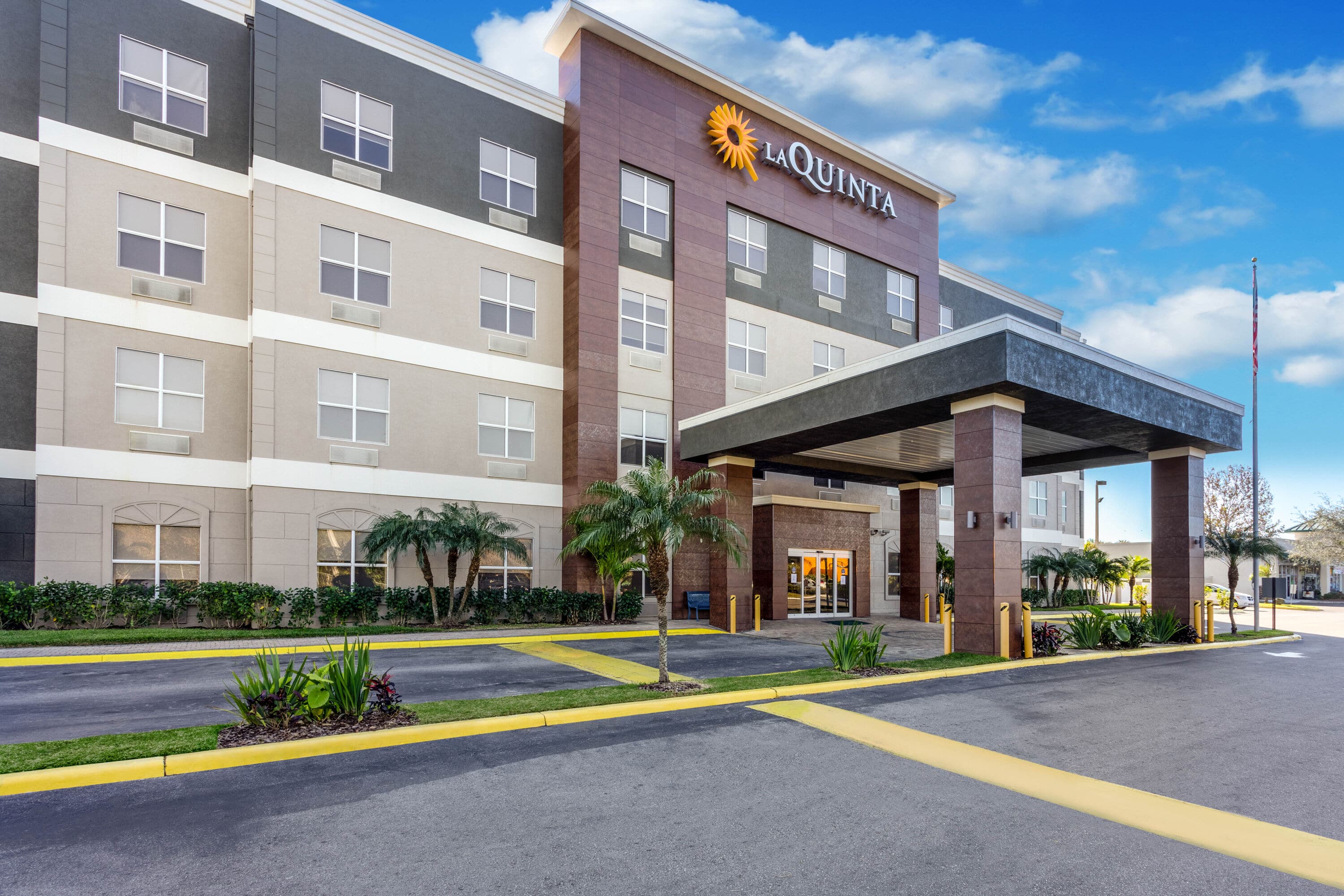 La Quinta Inn Suites By Wyndham Tampa Central Tampa FL Hotels   53069 Exterior Day 1 