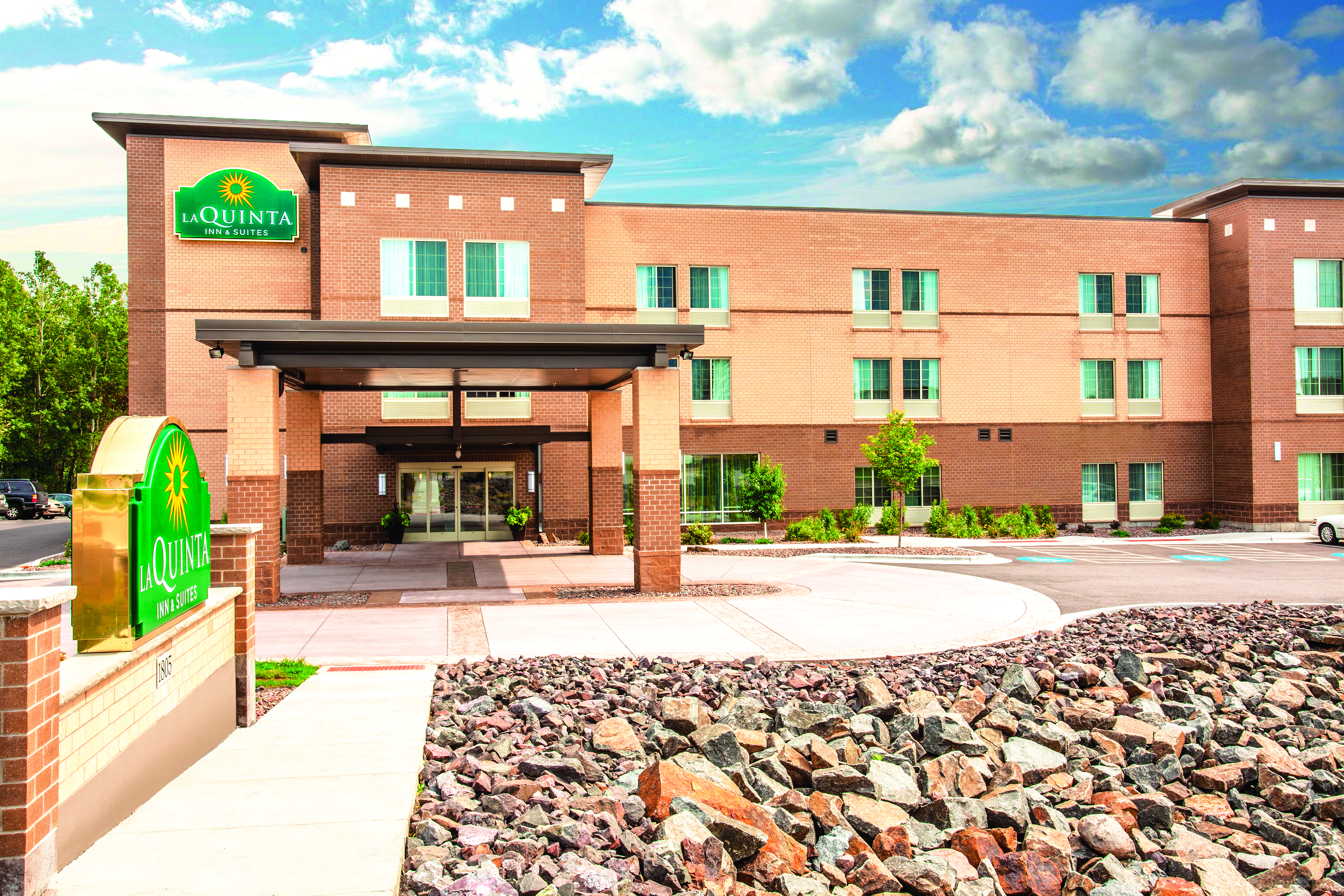 La Quinta Inn & Suites by Wyndham Duluth Duluth, MN Hotels