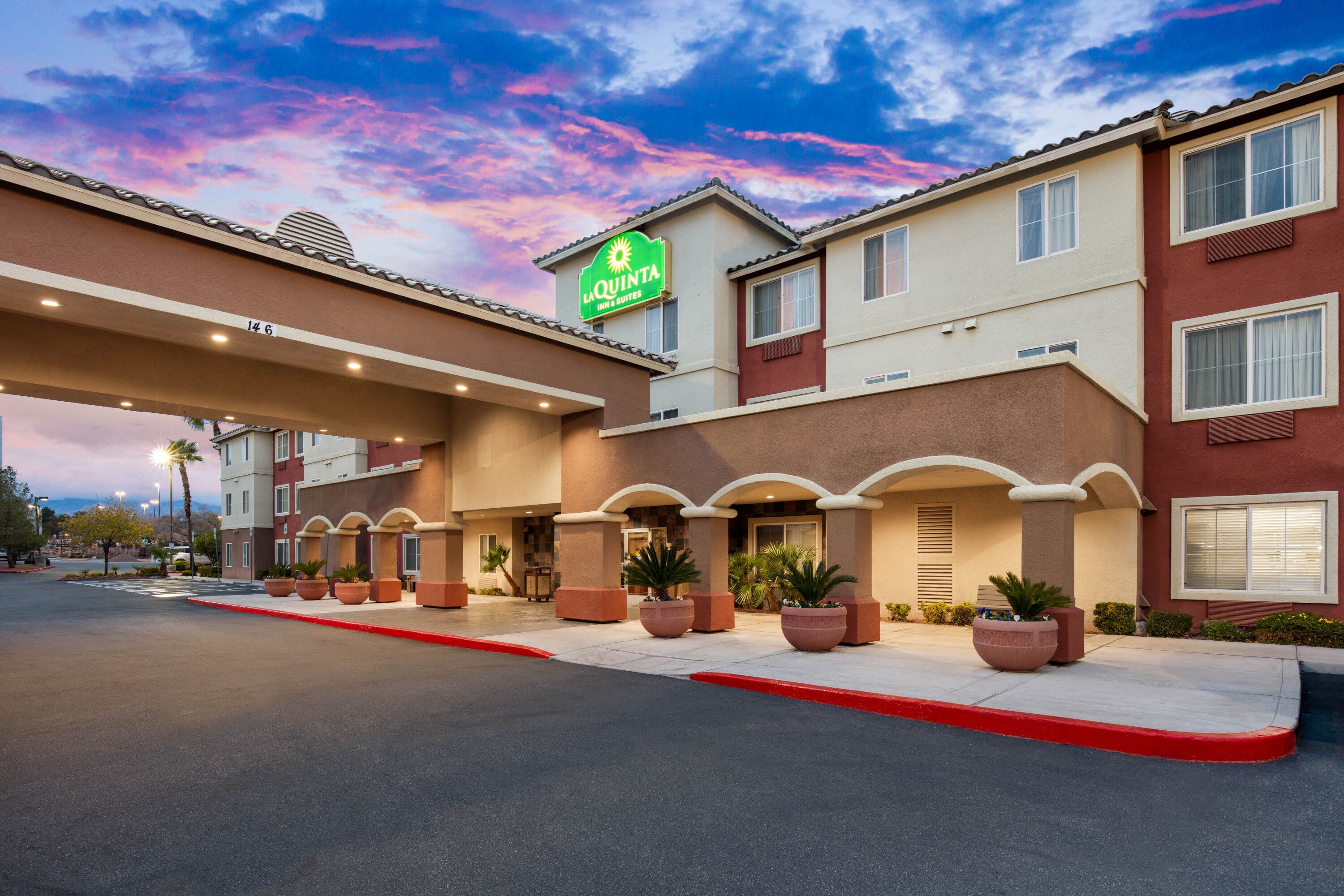 La Quinta Inn Suites By Wyndham Las Vegas Red Rock Las Vegas NV Hotels   52964 Exterior Dusk 3 