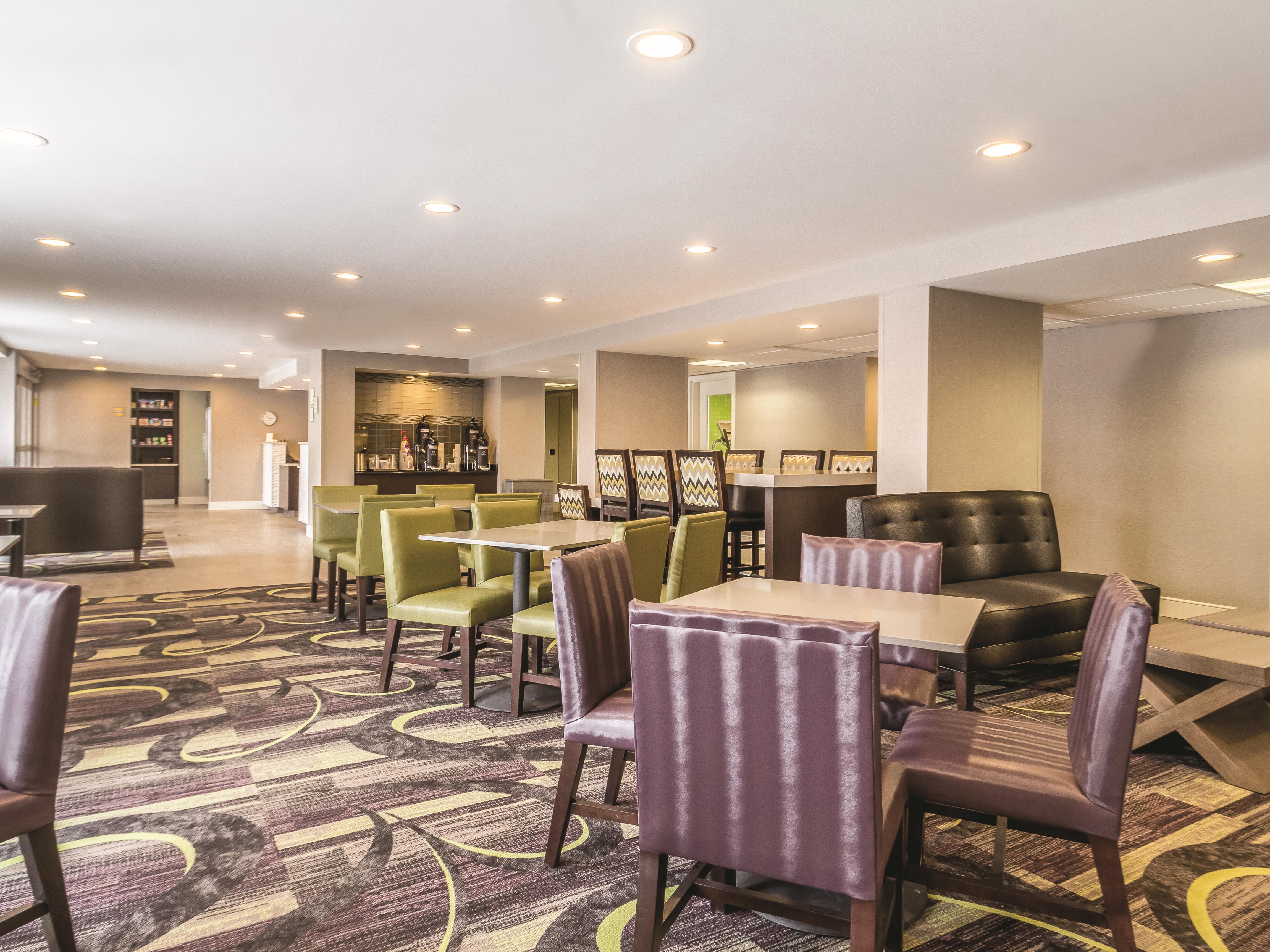 La Quinta Inn & Suites by Wyndham Cleveland Airport West