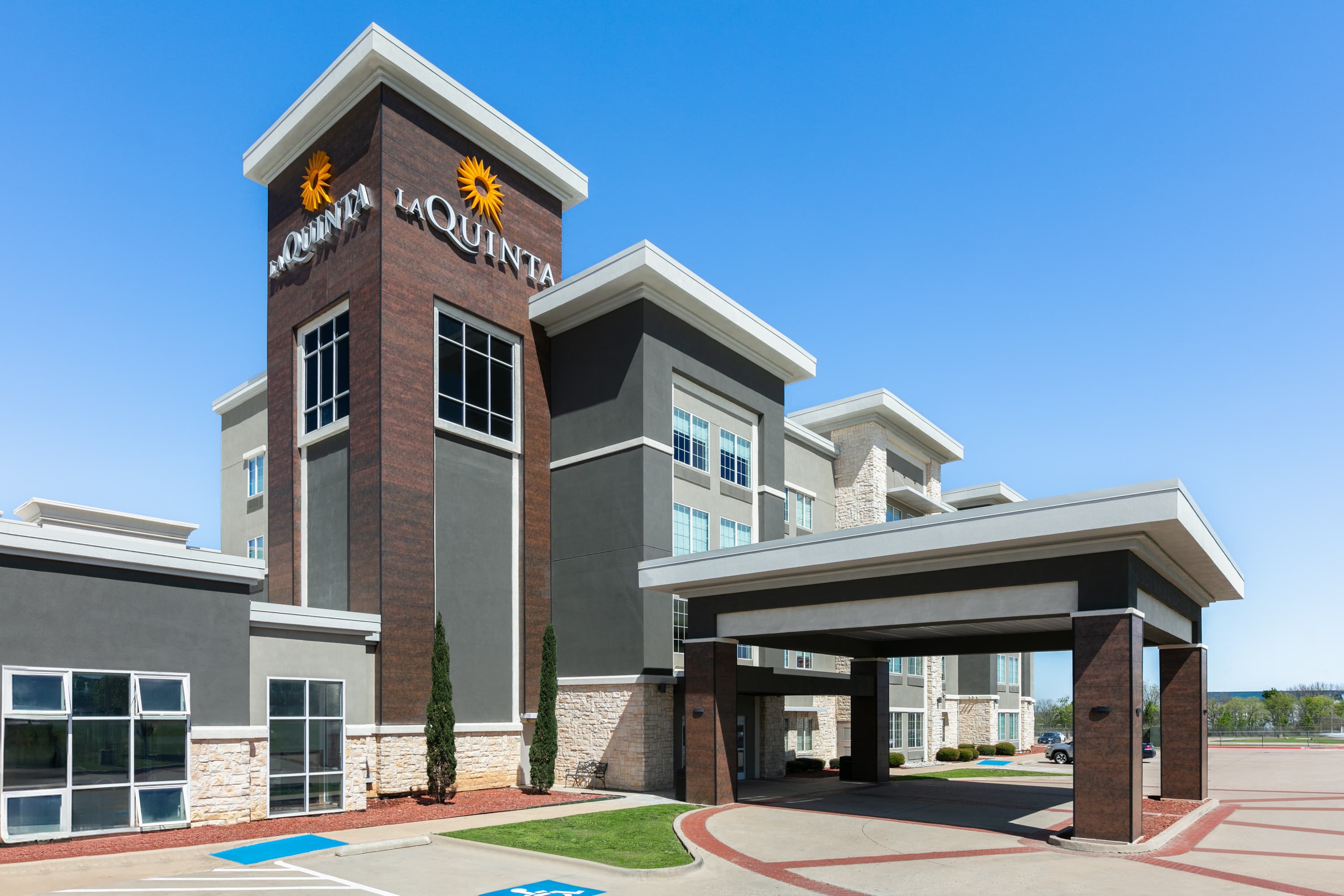 La Quinta Inn & Suites by Wyndham Ft. Worth - Burleson | Burleson, TX ...