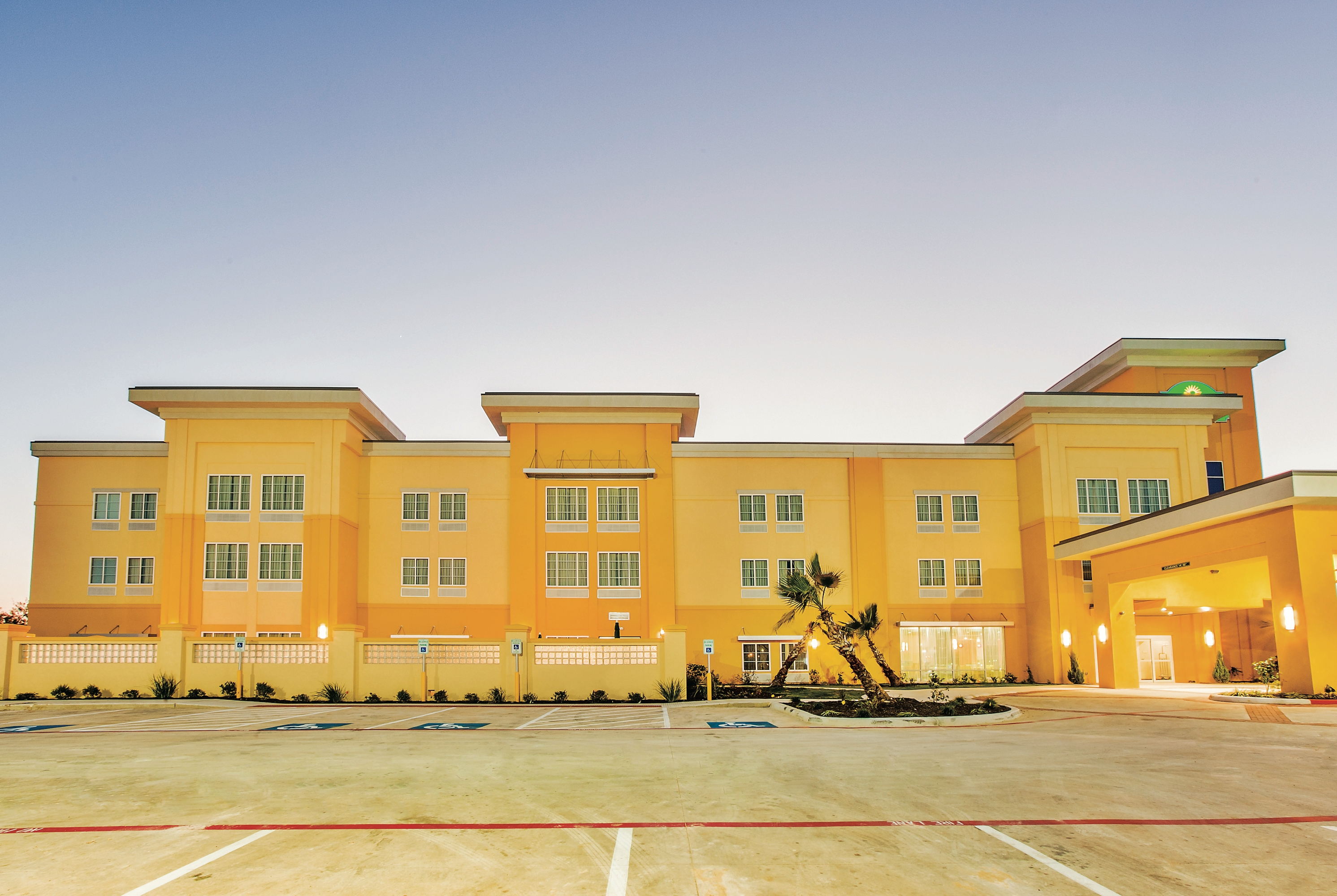 La Quinta Inn & Suites by Wyndham Cotulla Cotulla, TX Hotels