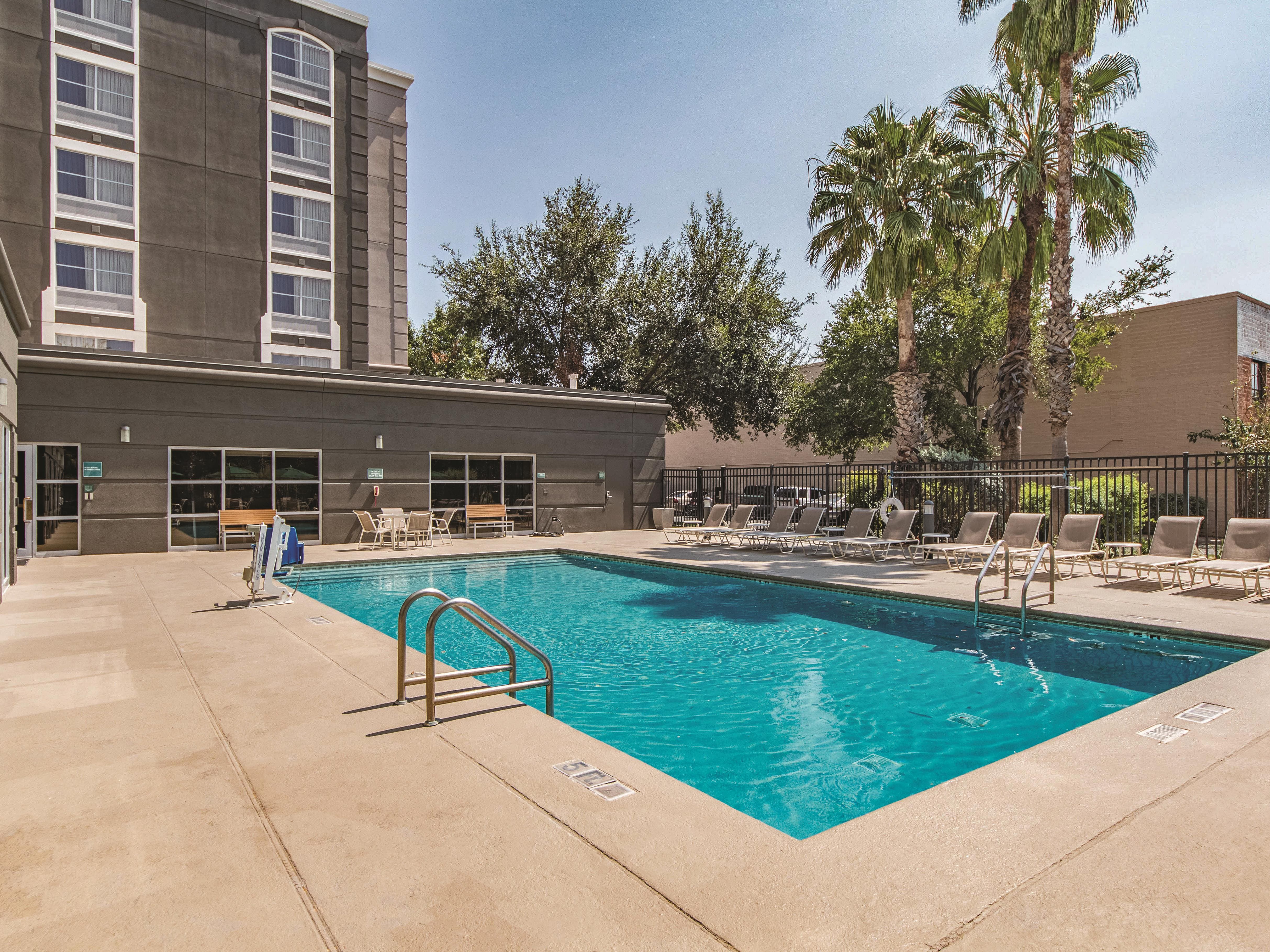 Howard Johnson Hotel & Suites by Wyndham San Antonio, San Antonio (TX)