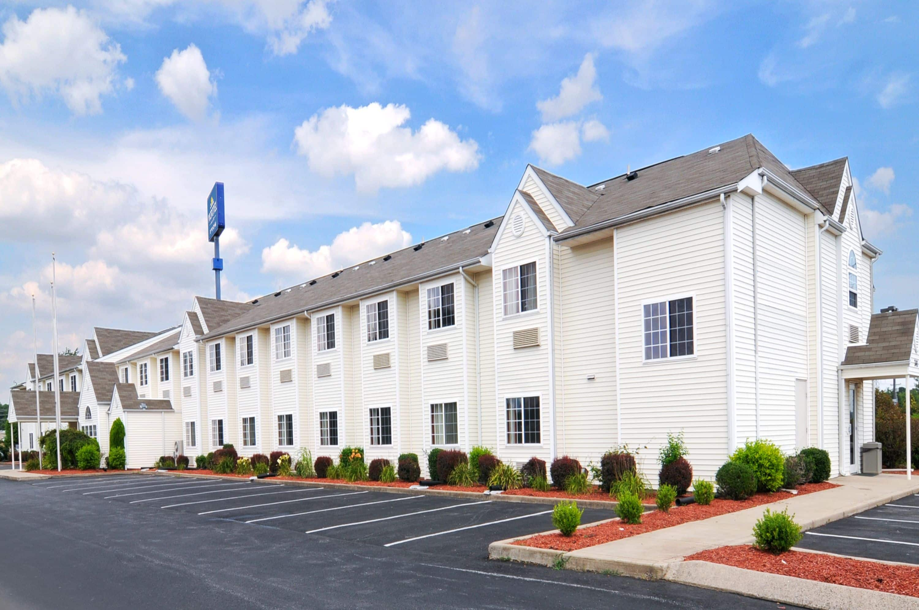 Microtel Inn & Suites by Wyndham Clarksville | Clarksville, TN Hotels