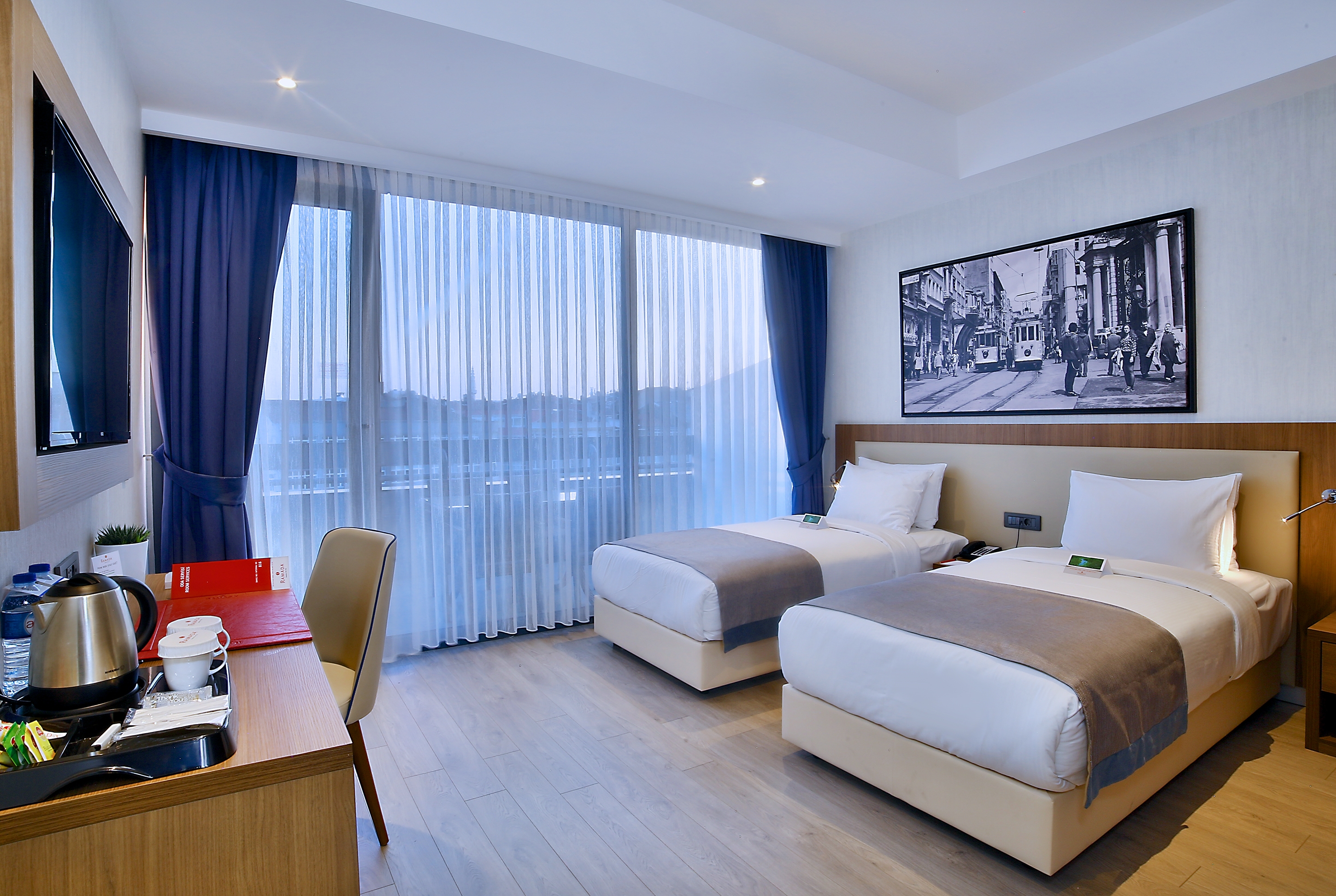 Ramada by wyndham istanbul. Рамада Стамбул Бакиркуй. Ramada old City 4 Тбилиси. Hampton by Hilton Istanbul old City Стамбул. Ramada by Wyndham Istanbul old City, Turgut Özal Millet CD no:82, 34093 Fatih/İstanbul, Турция.