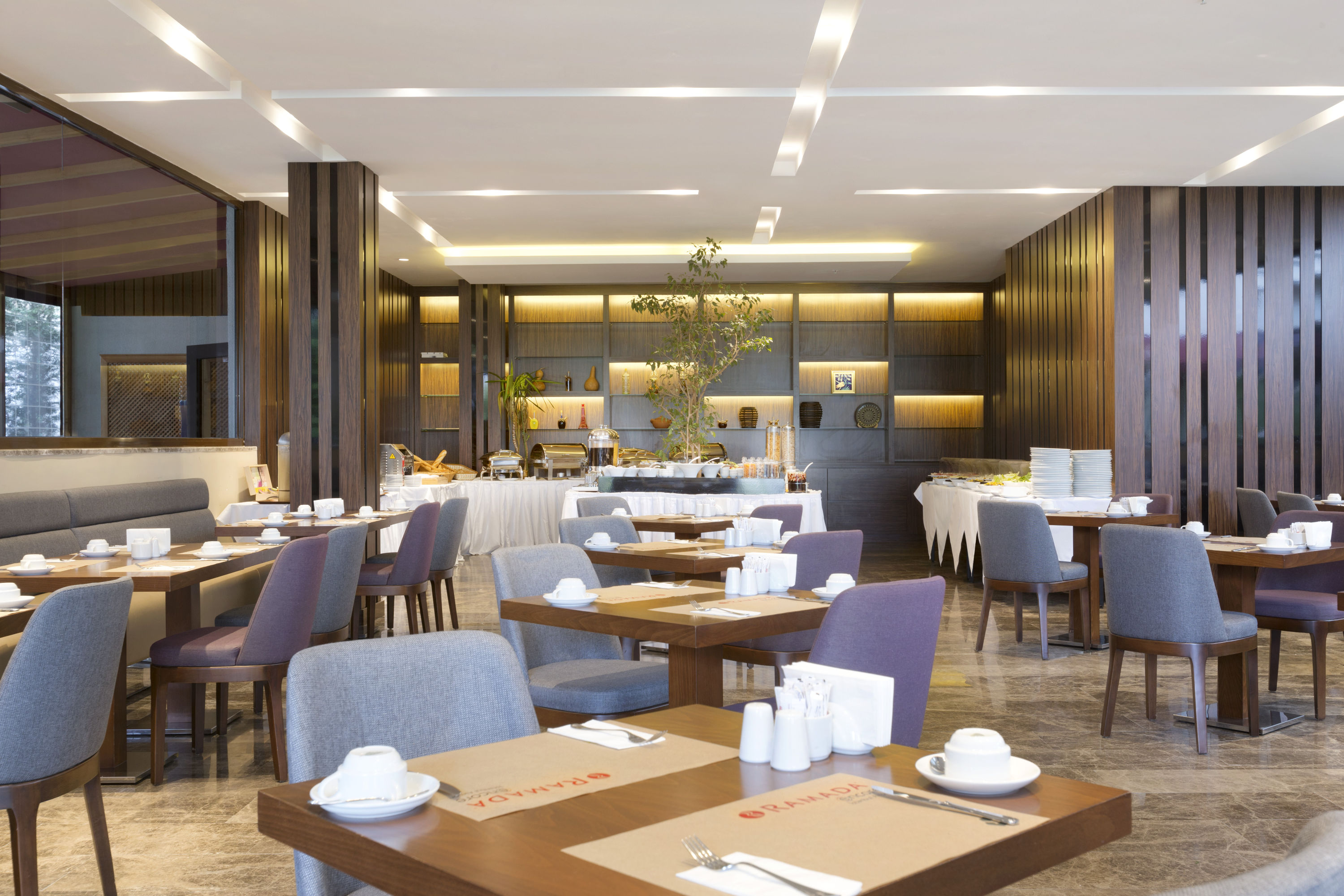 Ramada by wyndham istanbul. Ramada Hotel delux4* (Дейра). Отель encore Ramada by Windham Zamin. Ресторан в аэропорту Стамбул. Ramada encore by Wyndham Istanbul basin Express.