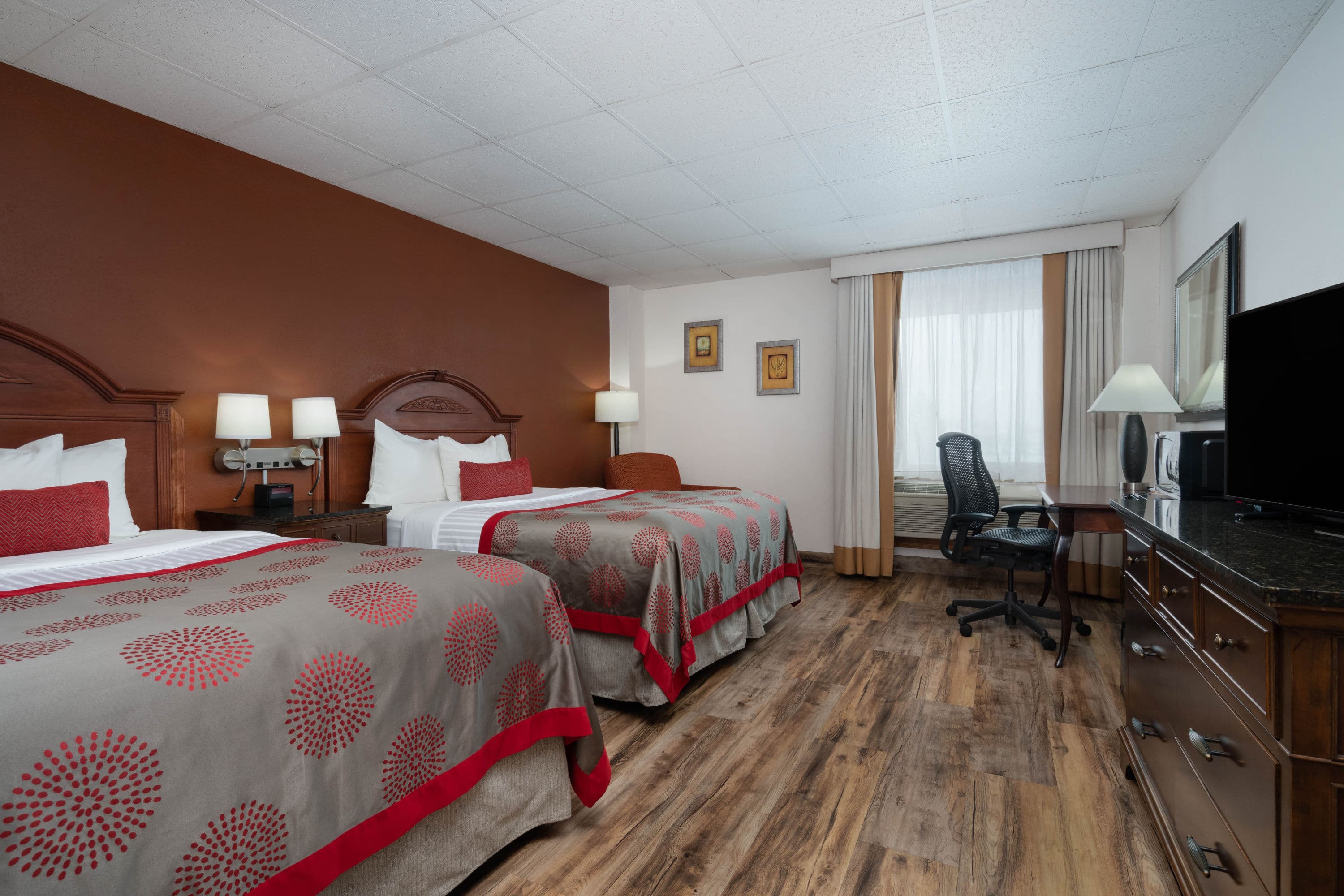 Ramada By Wyndham Albert Lea | Albert Lea, MN Hotels