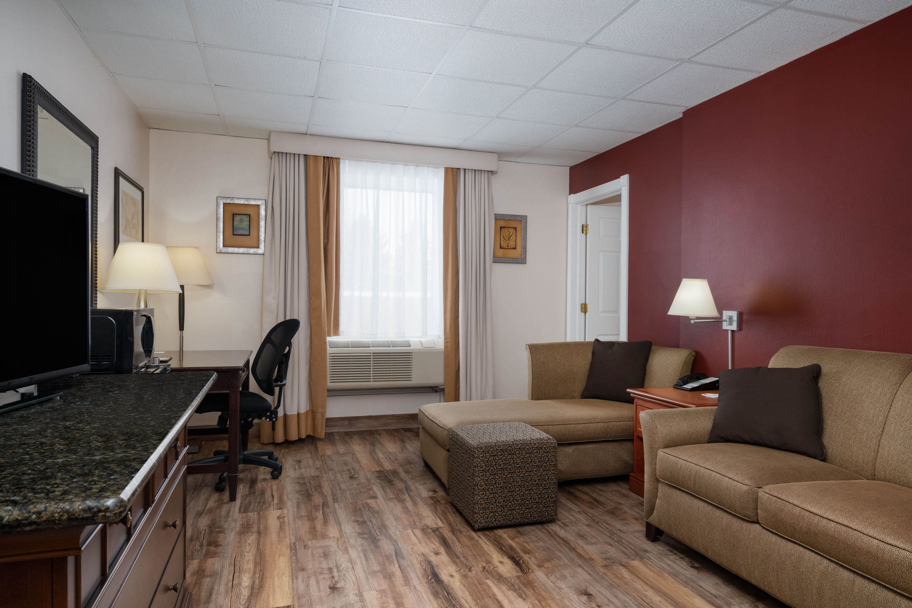 Ramada By Wyndham Albert Lea | Albert Lea, MN Hotels