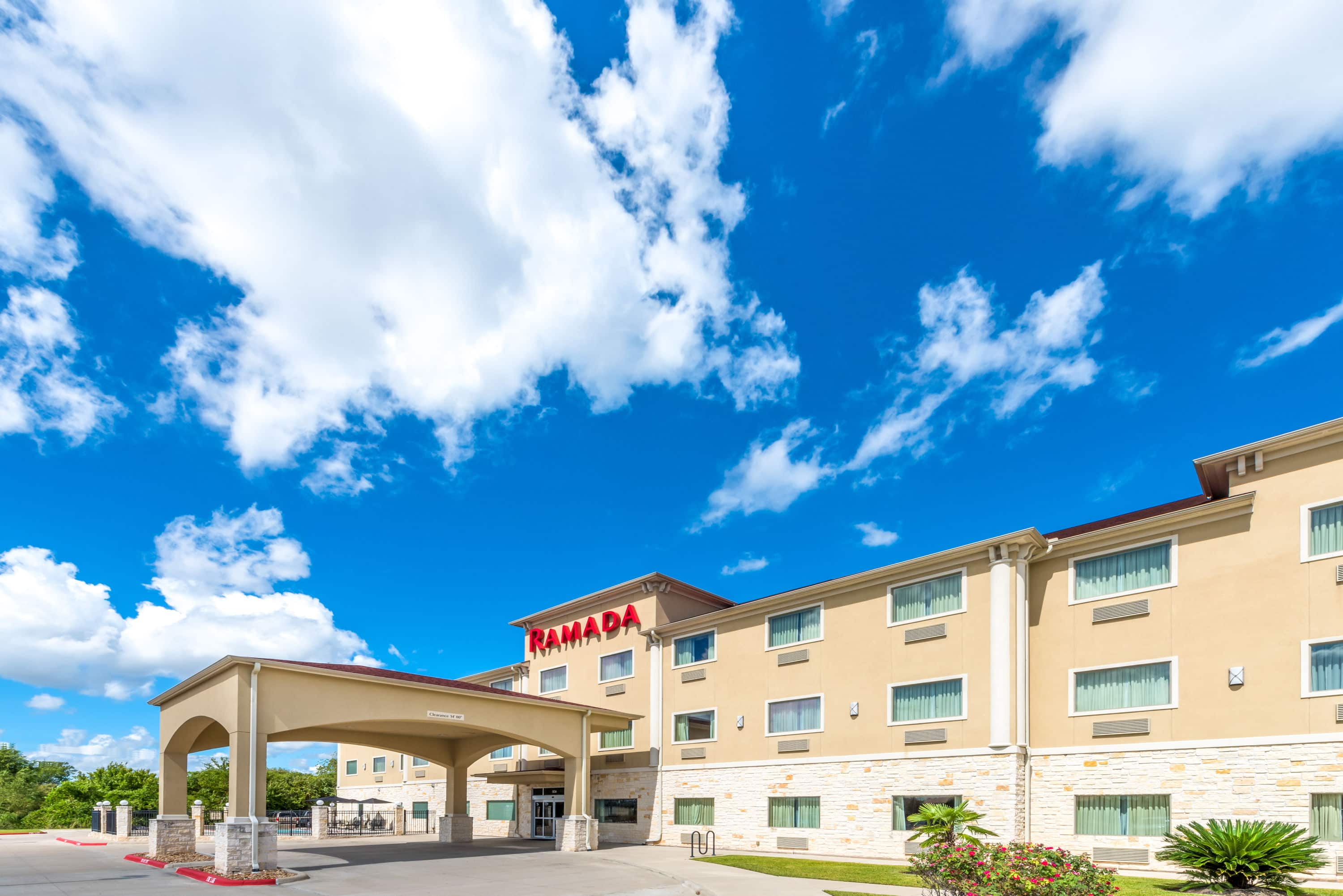 Ramada By Wyndham College Station College Station Tx Hotels