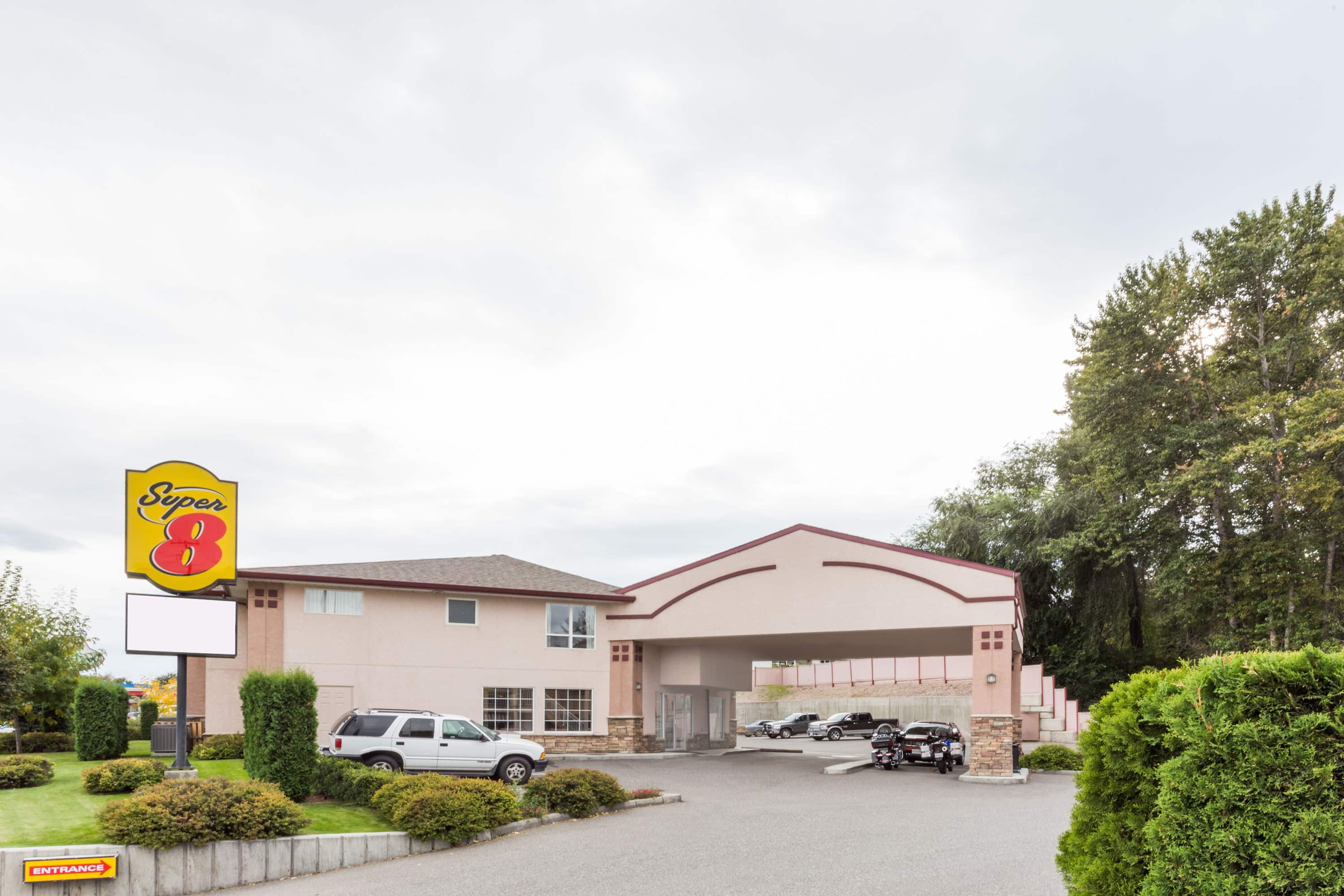 Super 8 by Wyndham Lake Country/Winfield Area | Lake Country, BC Hotels