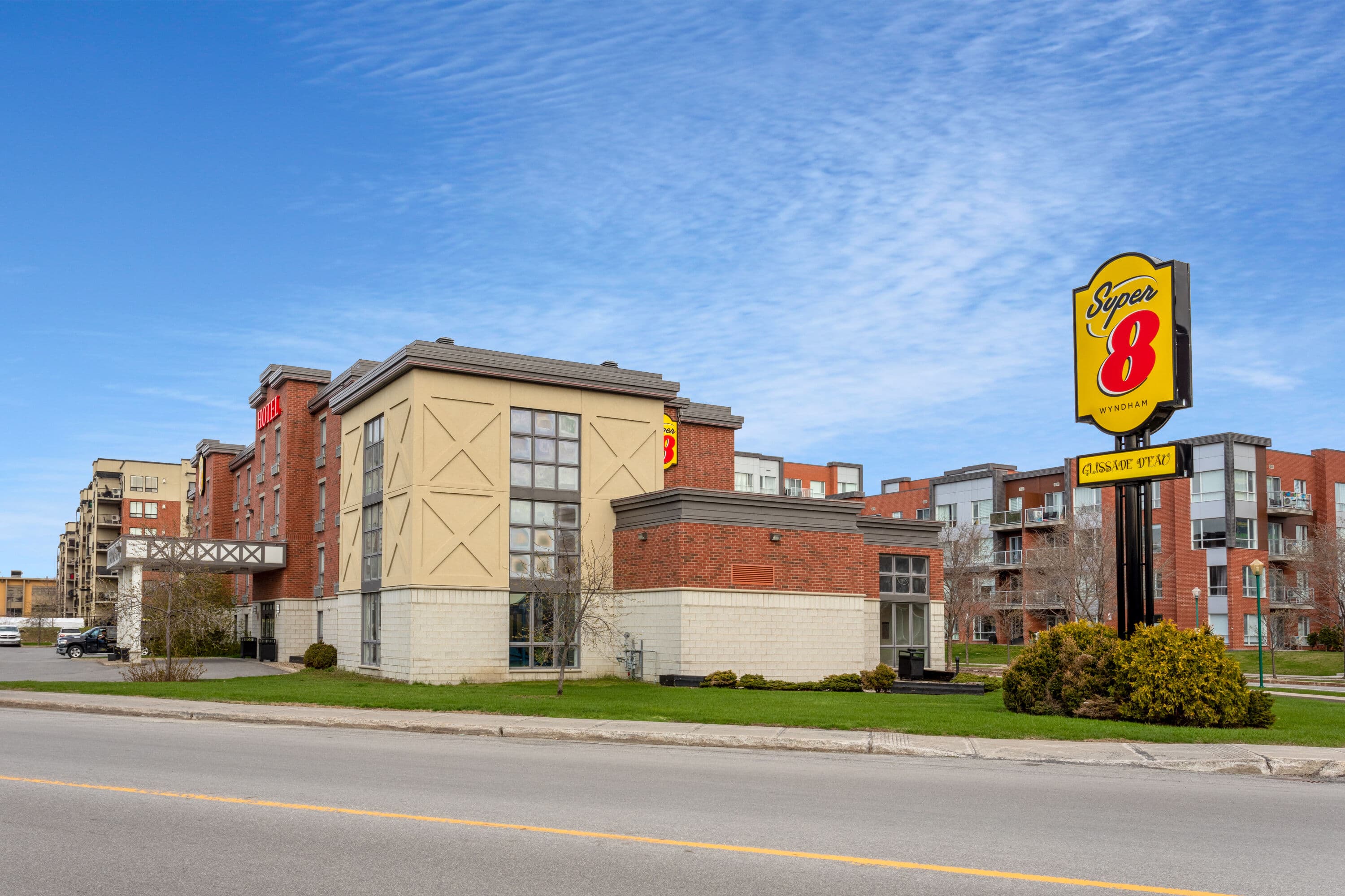 Super 8 by Wyndham Lachenaie/Terrebonne / #CanadaDo / Best Places to Stay in Terrebonne