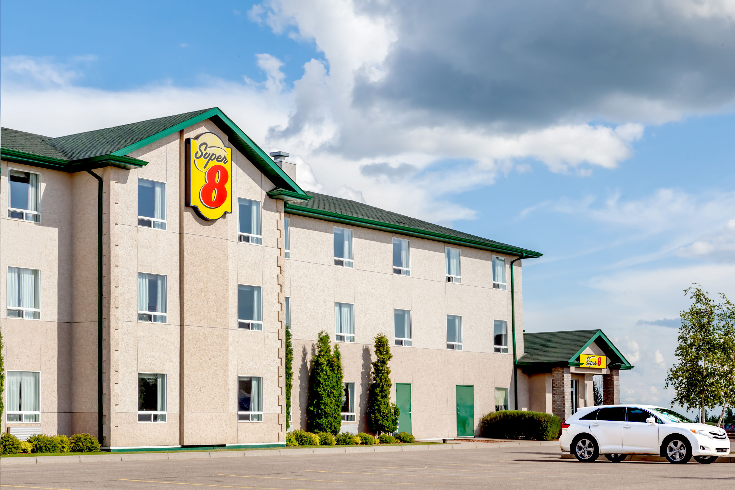 Super 8 Hotel Prince Albert, SK See Discounts