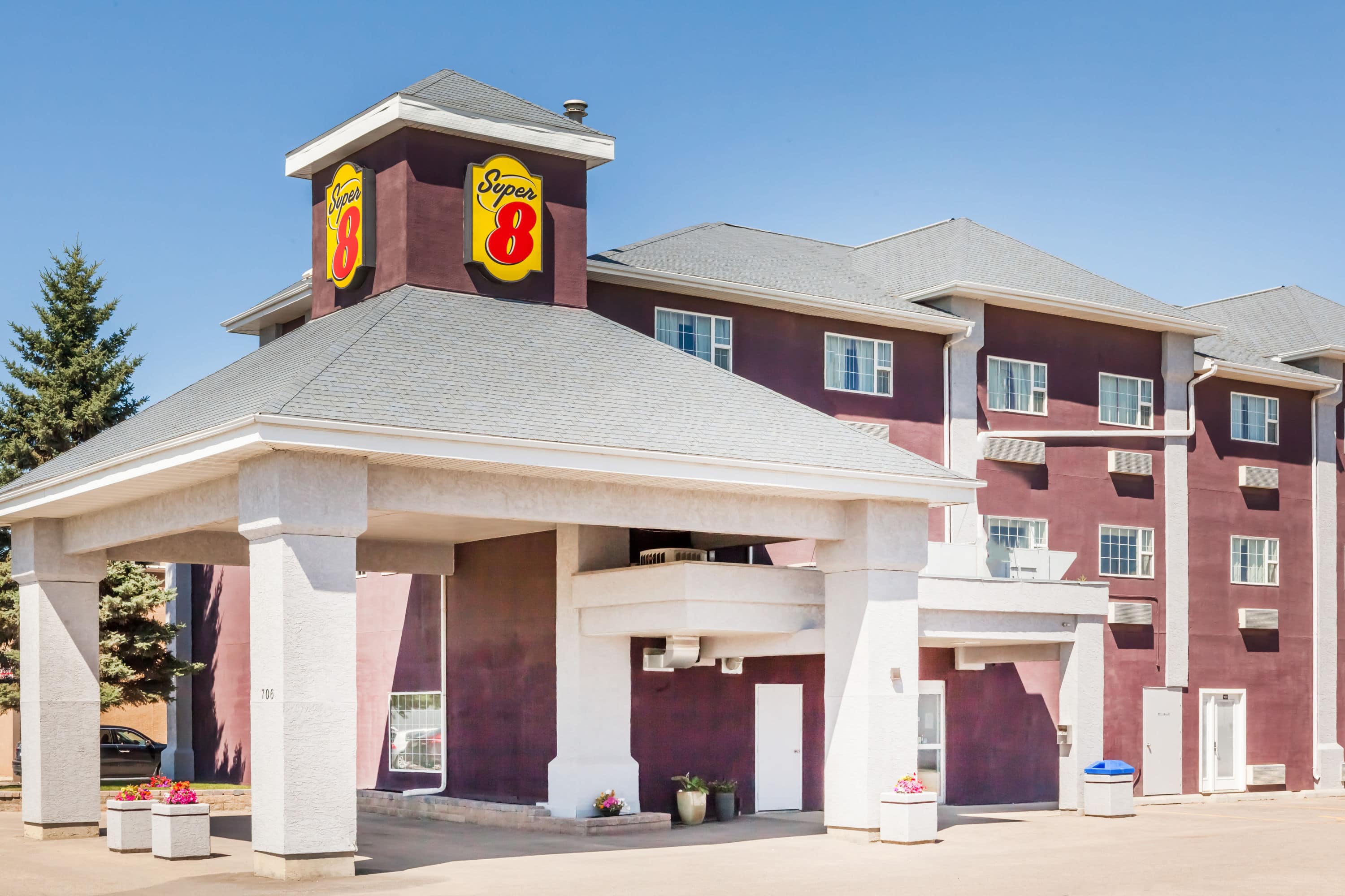 super-8-by-wyndham-saskatoon-near-saskatoon-airport-saskatoon-sk-hotels