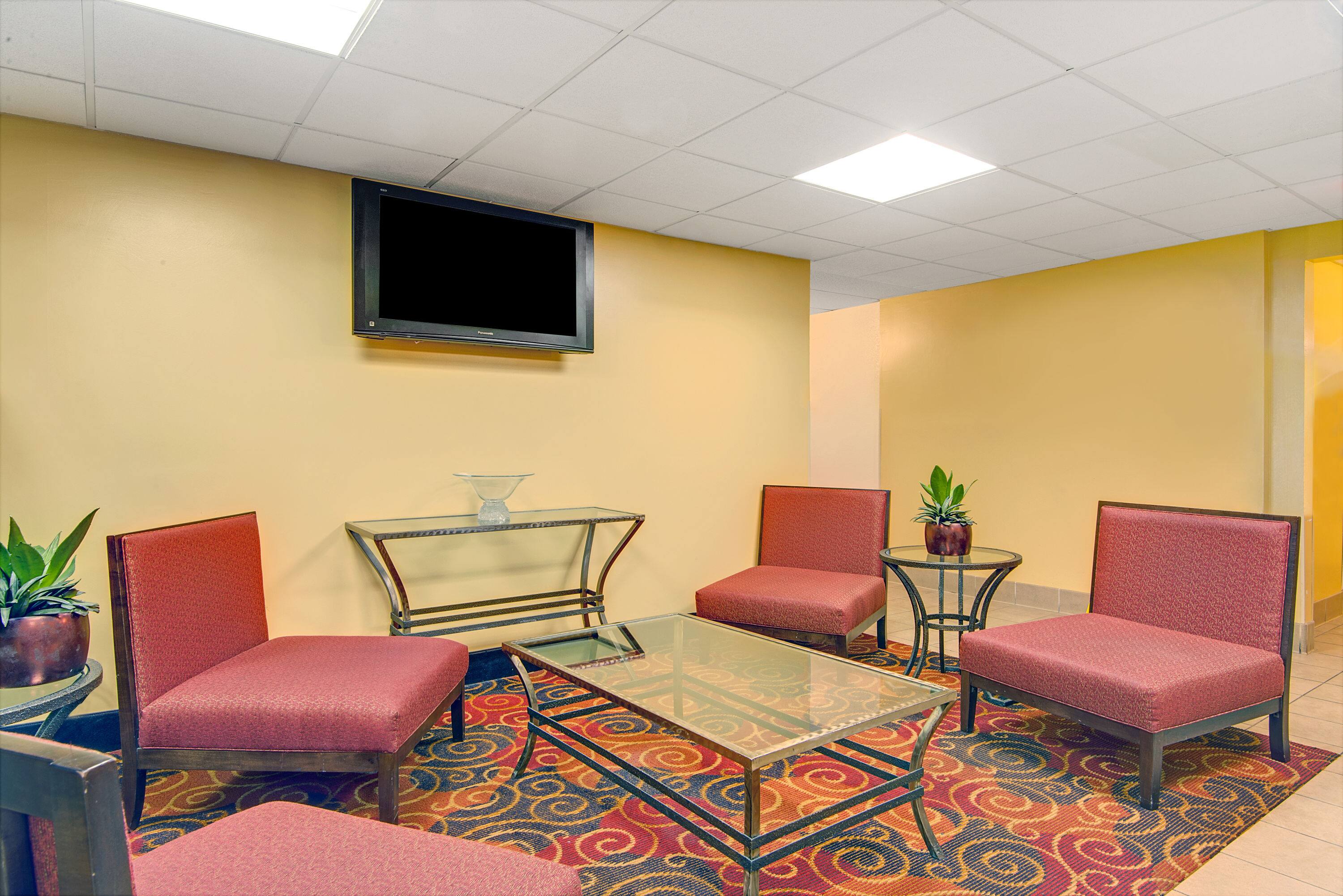 Super 8 by Wyndham Stamford/New York City Area | Stamford, CT Hotels