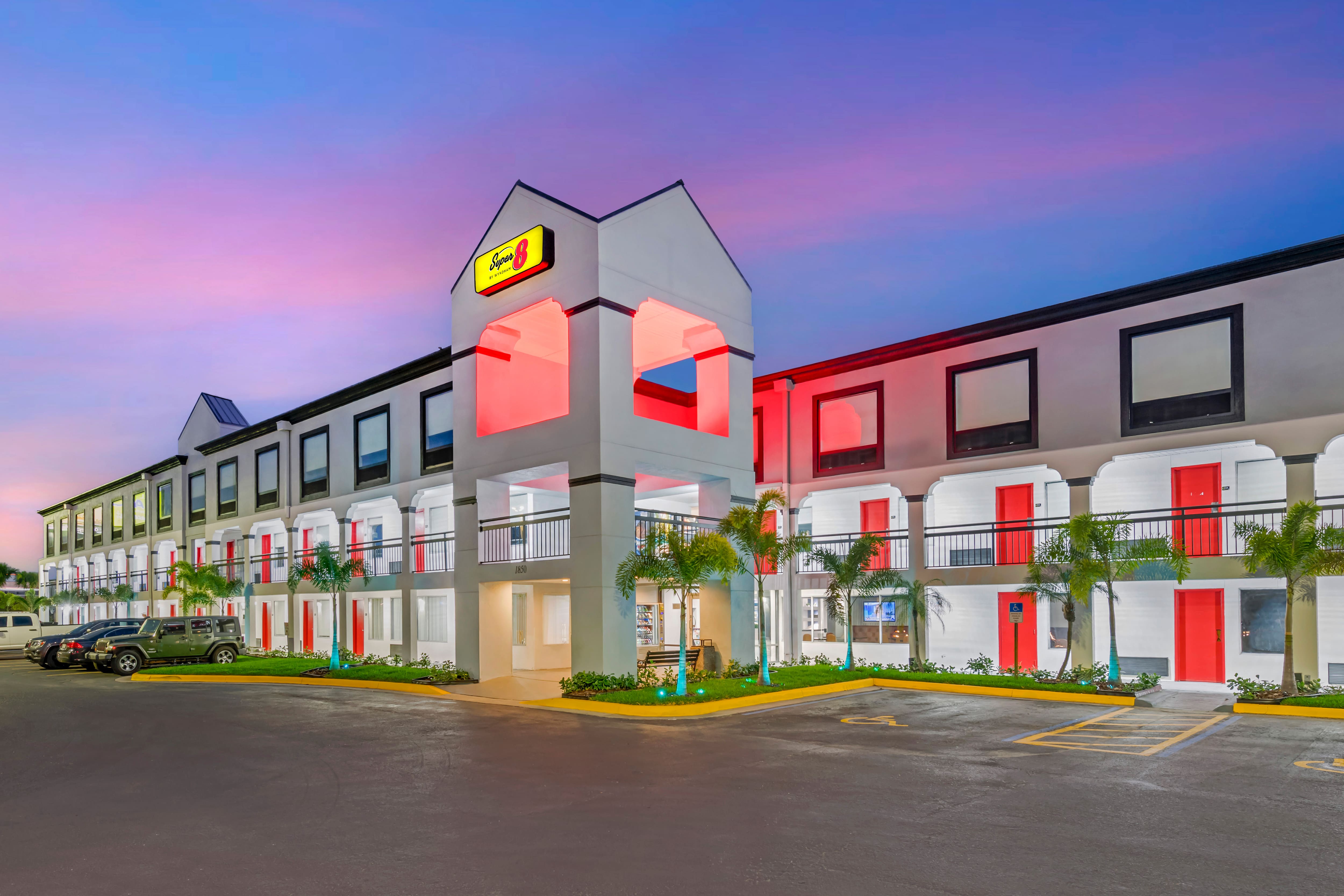 hotel super 8 by wyndham orlando near florida mall