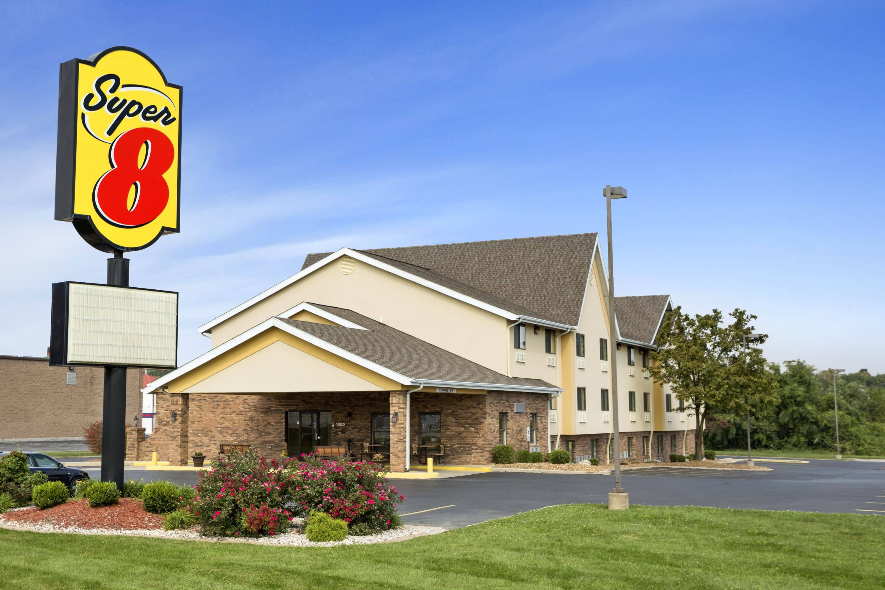 Super 8 by Wyndham Alton | Alton, IL Hotels