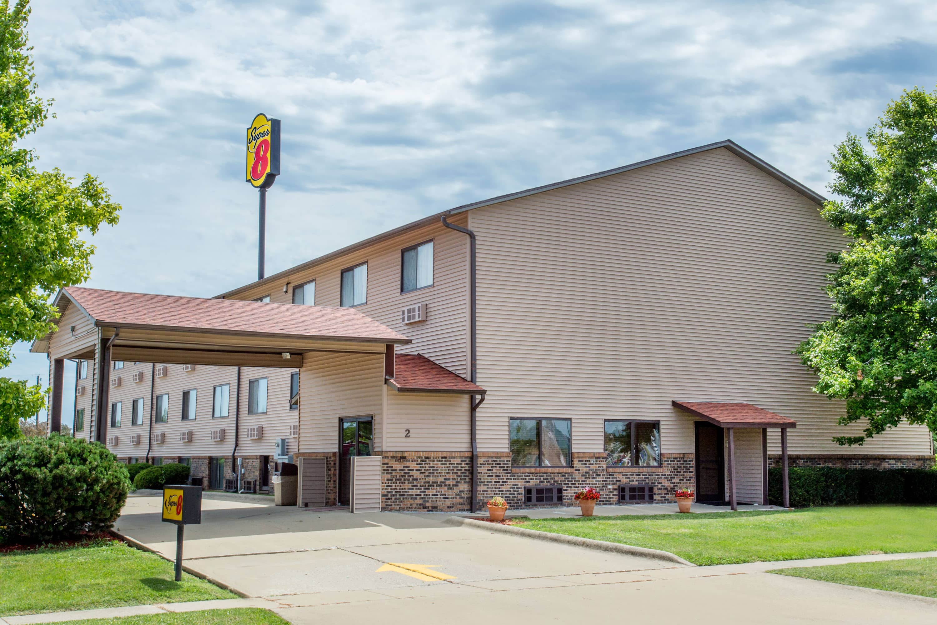 hotels in downtown normal il