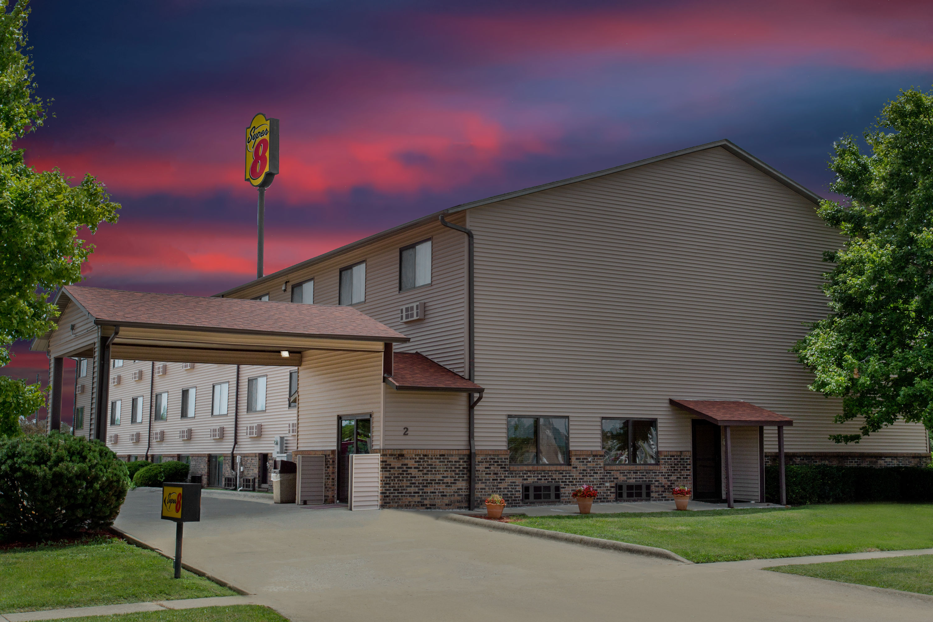 Super 8 by Wyndham Normal Bloomington | Normal, IL Hotels