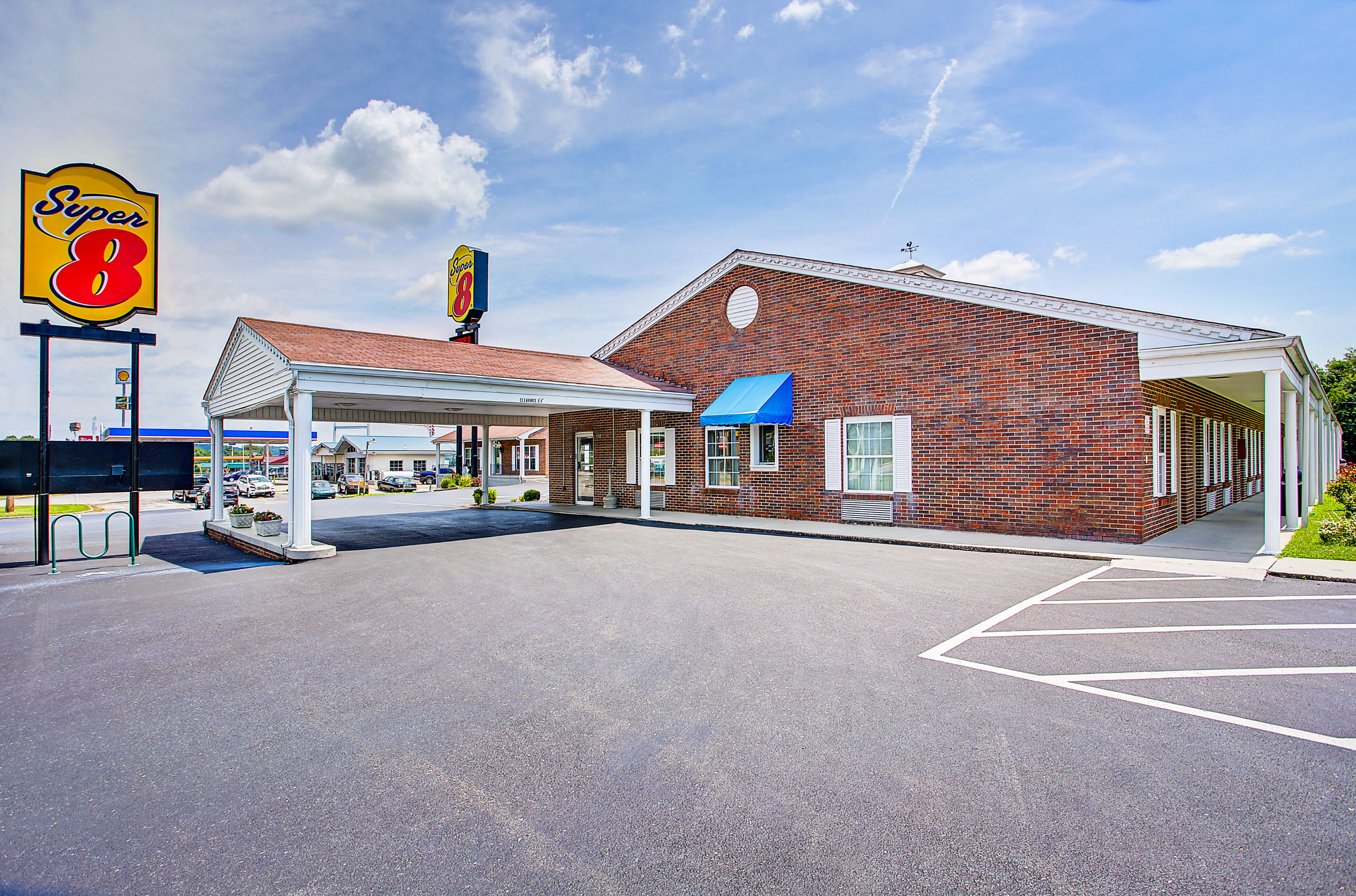 Super 8 By Wyndham Cave City Cave City Ky Hotels