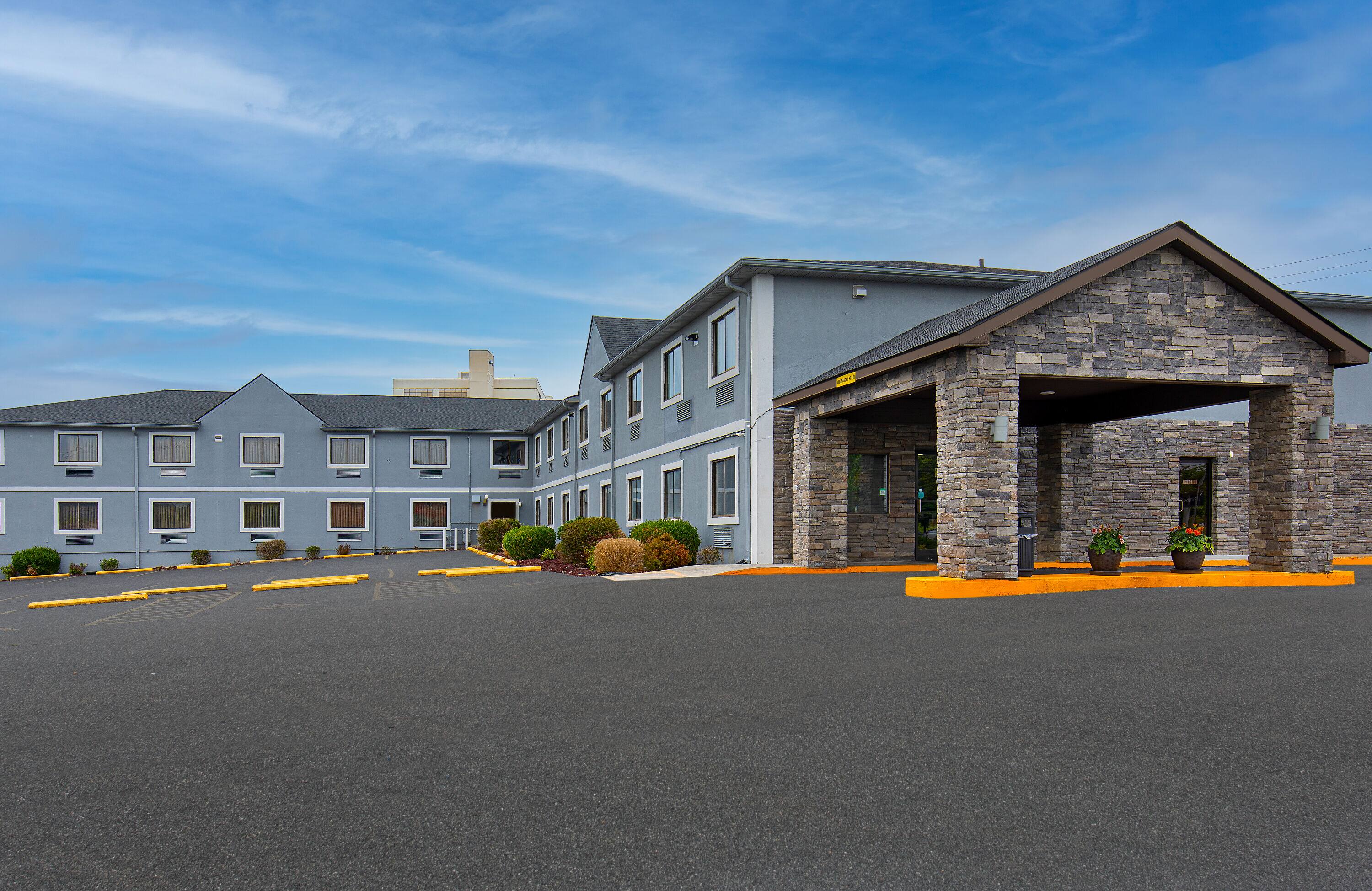 Super 8 by Wyndham Somerset | Somerset, KY Hotels