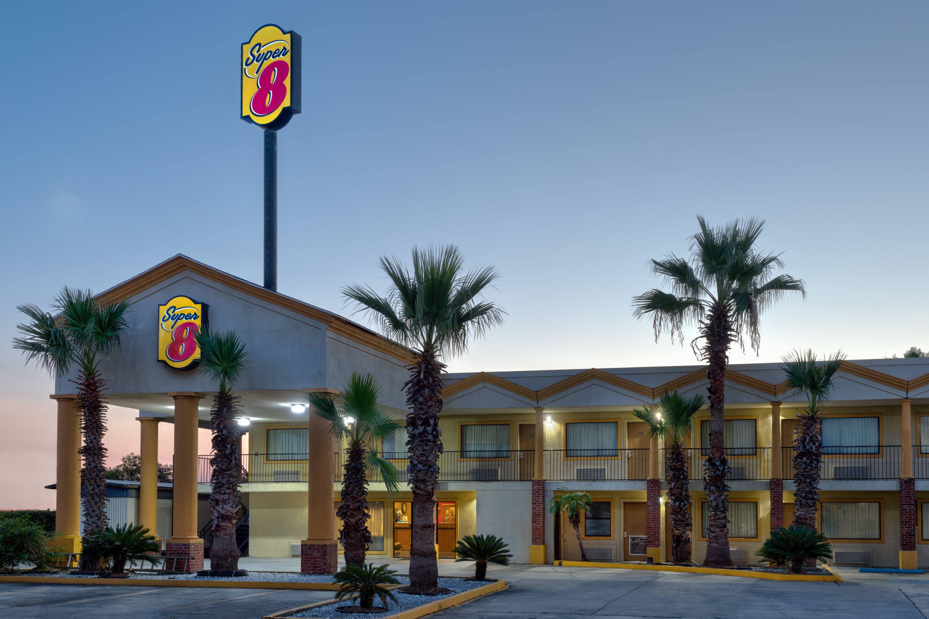 Super 8 By Wyndham Breaux Bridge | Breaux Bridge, LA Hotels