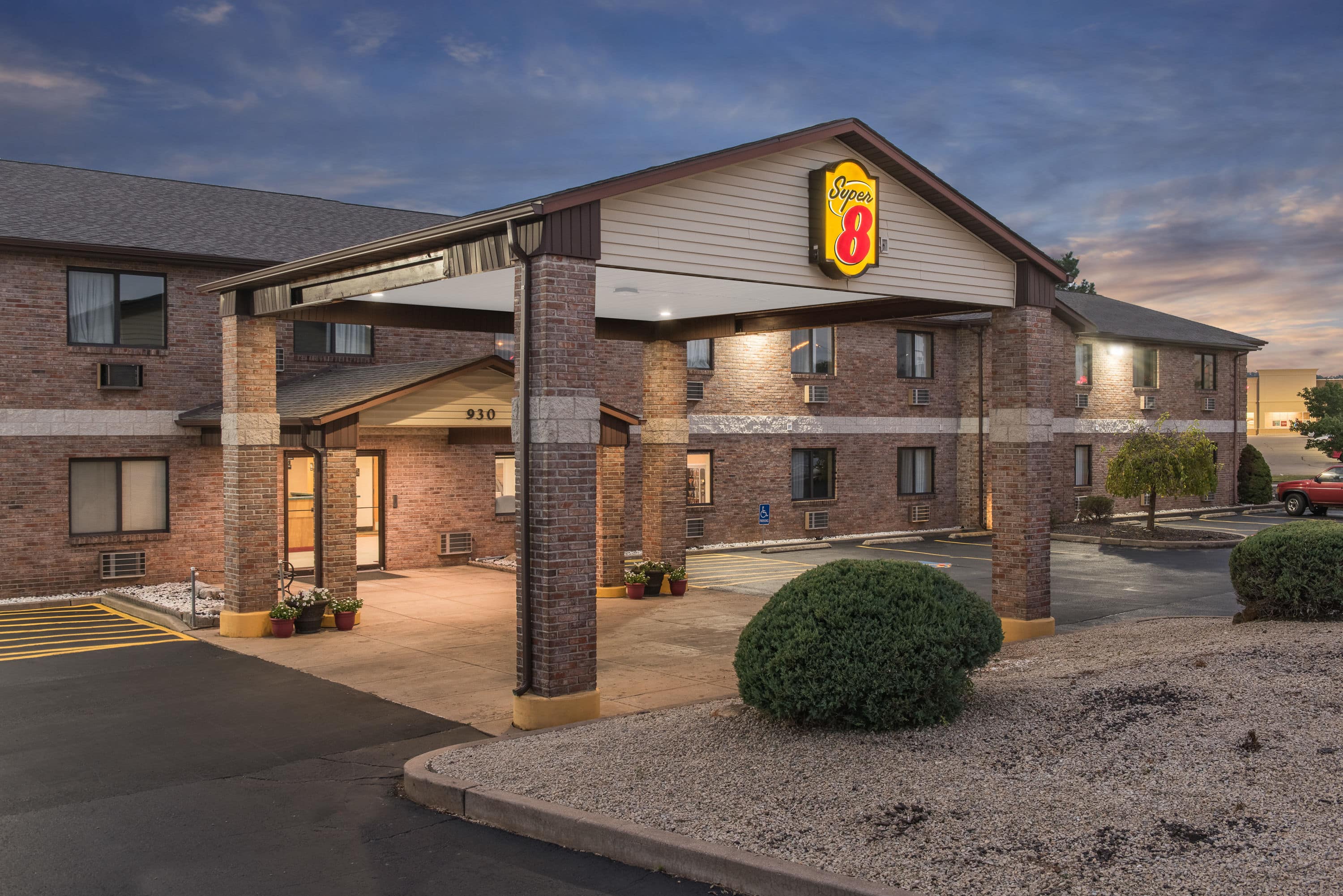 Super 8 By Wyndham Farmington | Farmington, MO Hotels