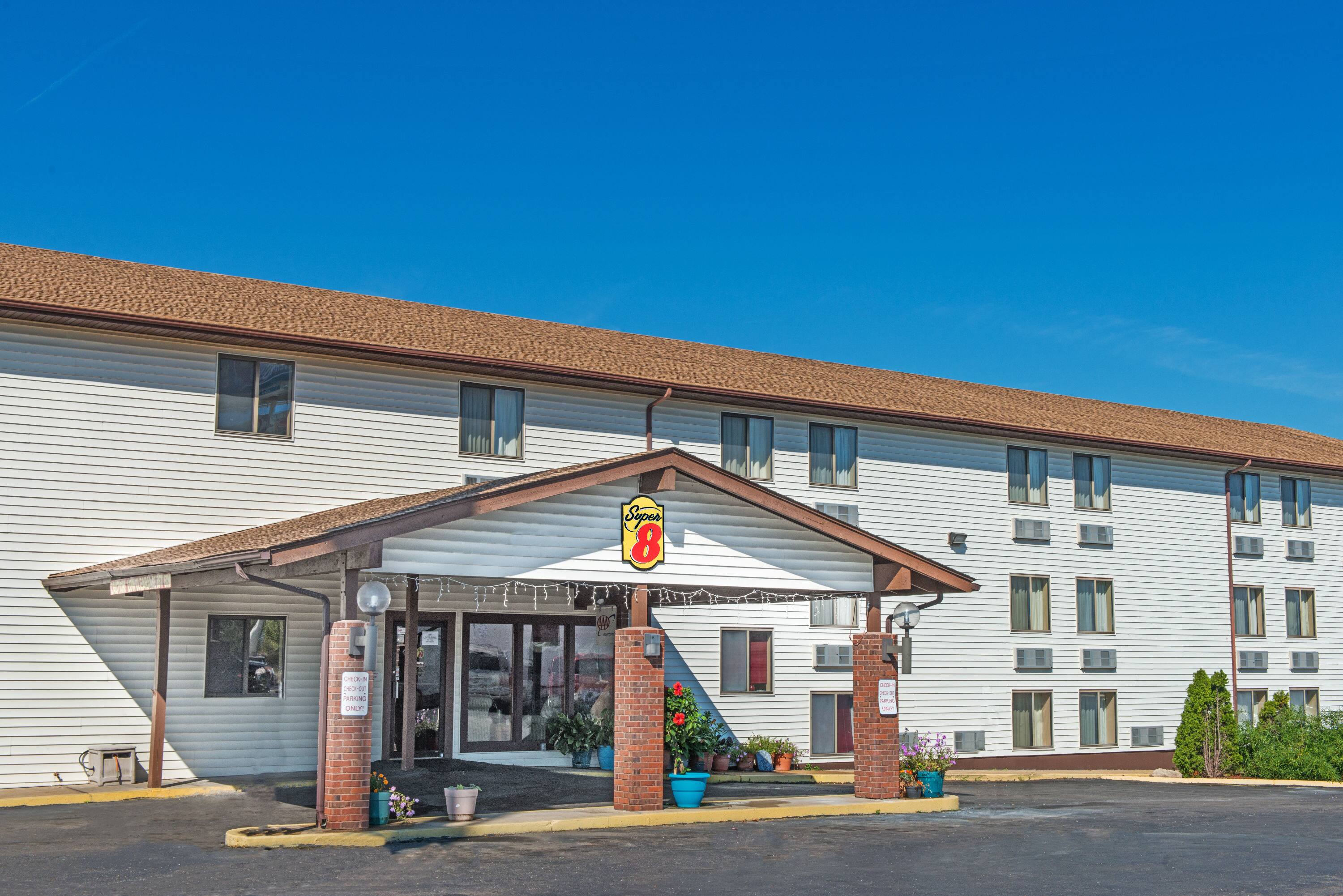 Super 8 by Wyndham Sullivan | Sullivan, MO Hotels