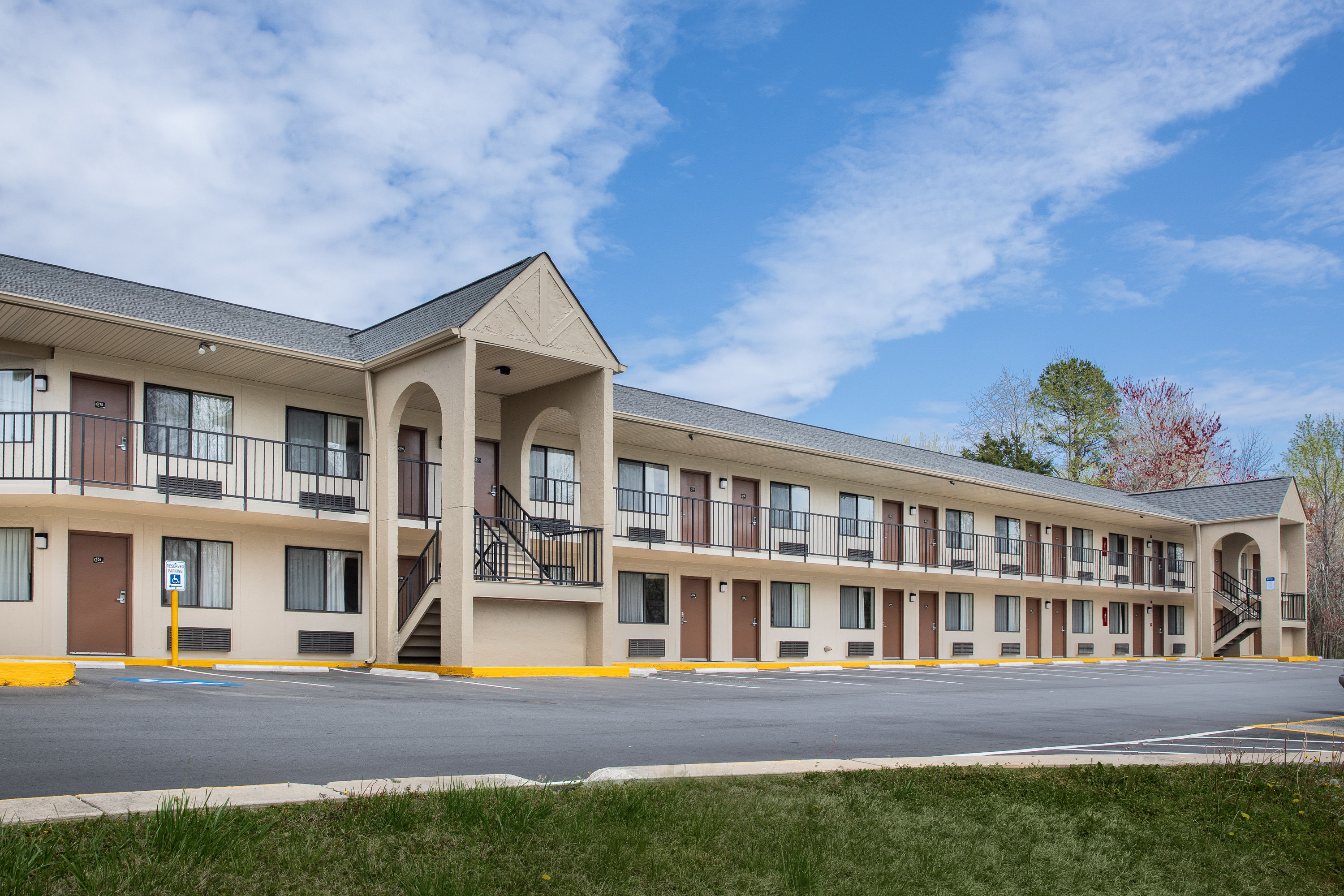 Super 8 By Wyndham Burlington Nc Burlington Nc Hotels