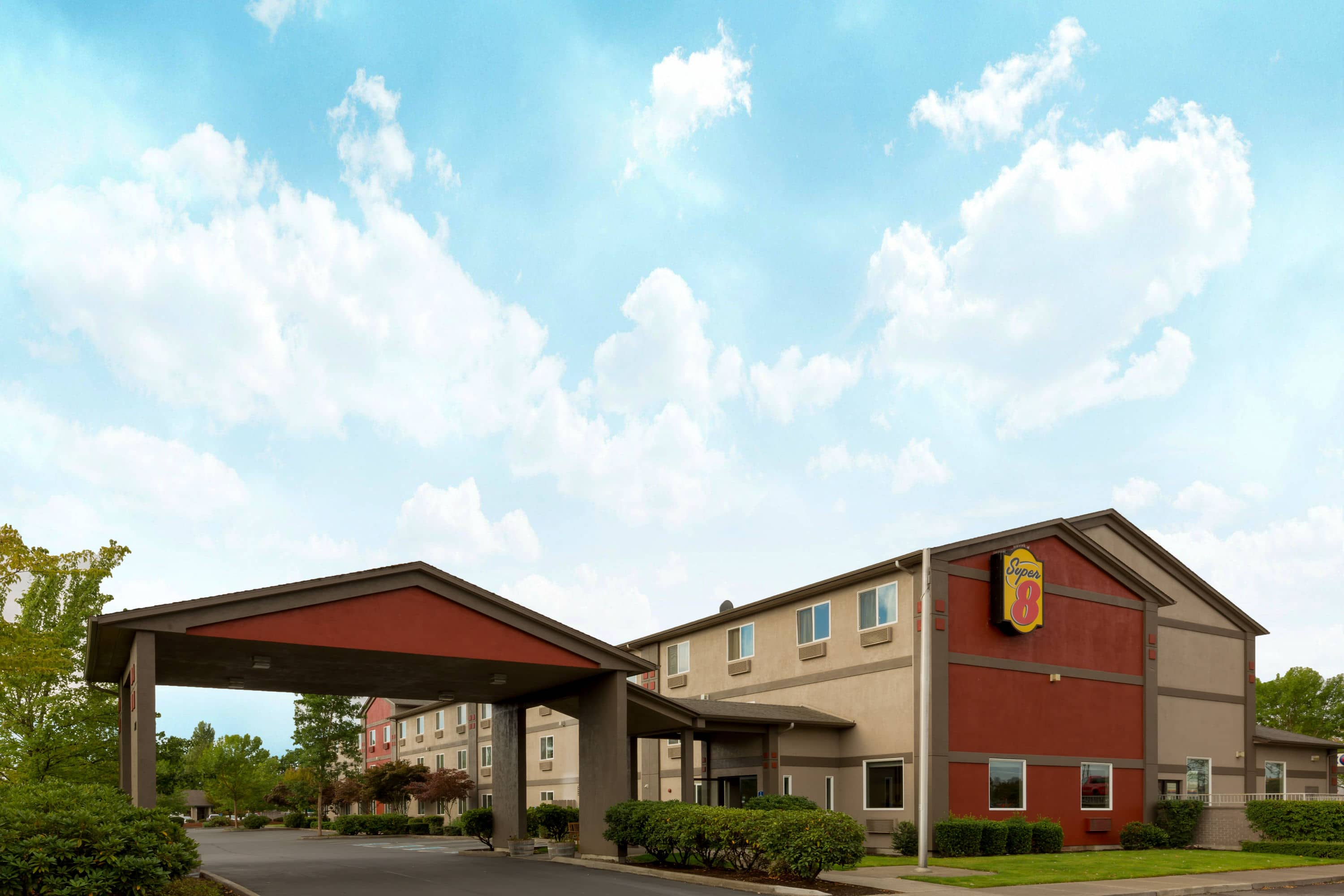 Super 8 by Wyndham Woodburn | Woodburn, OR Hotels