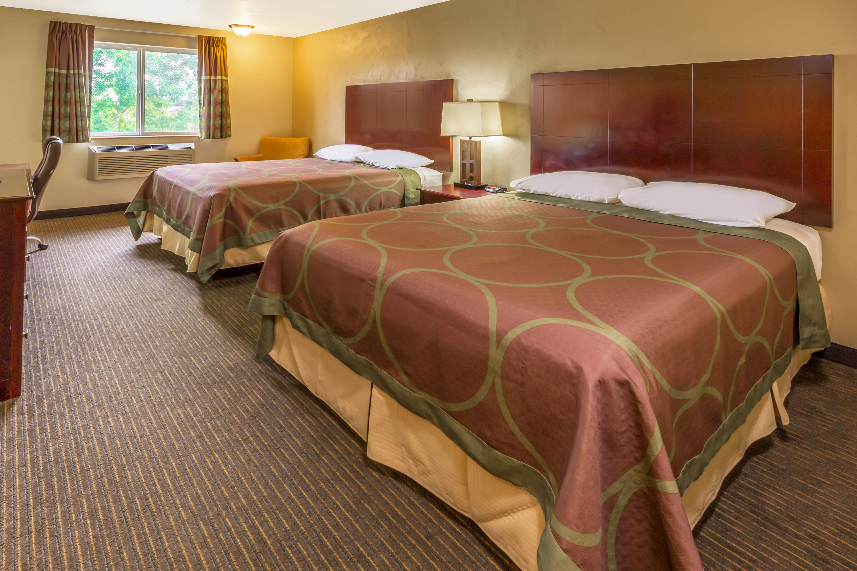 Super 8 by Wyndham Woodburn | Woodburn, OR Hotels