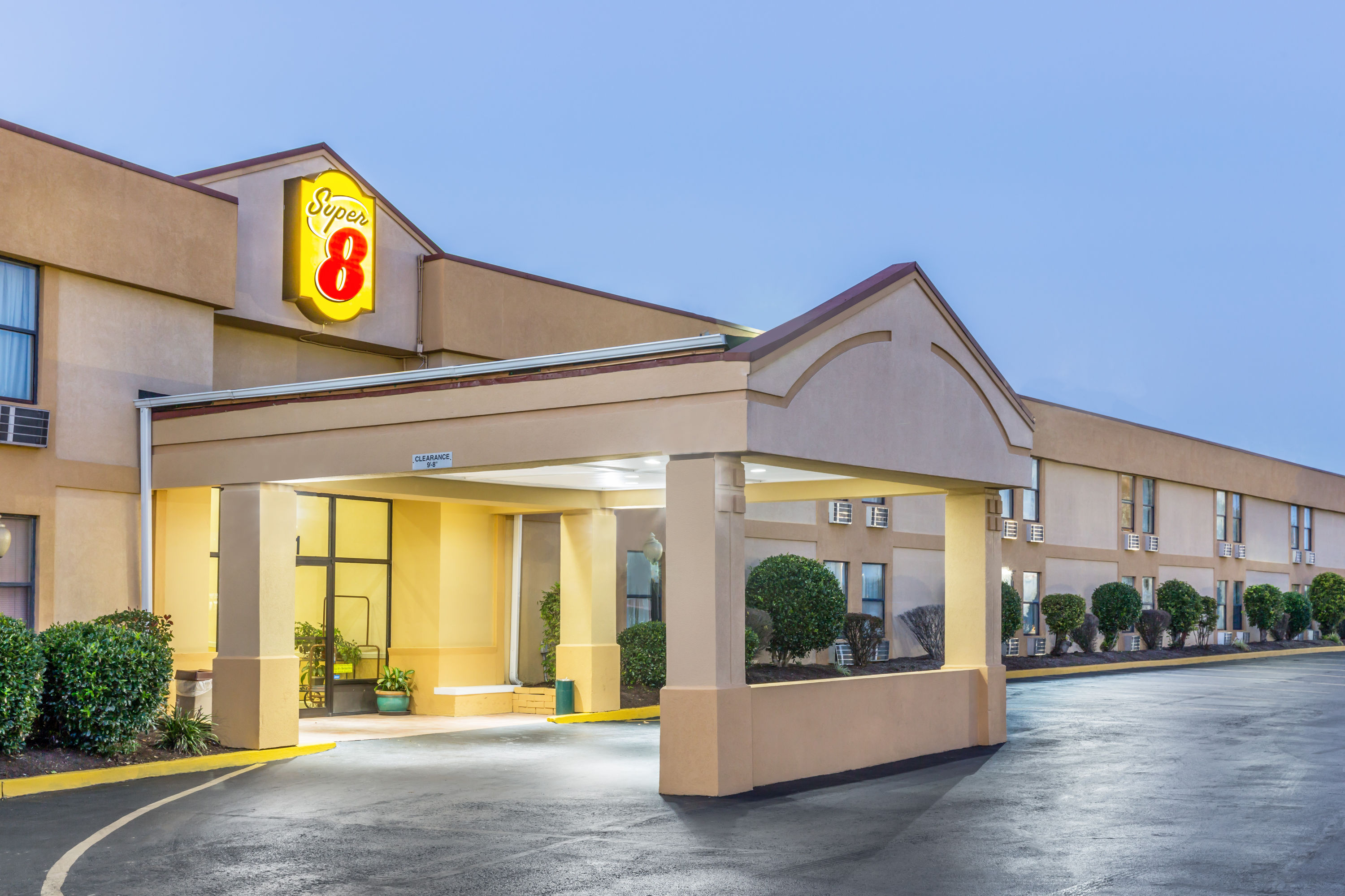 Super 8 by Wyndham Knoxville Downtown Area | Knoxville, TN ...