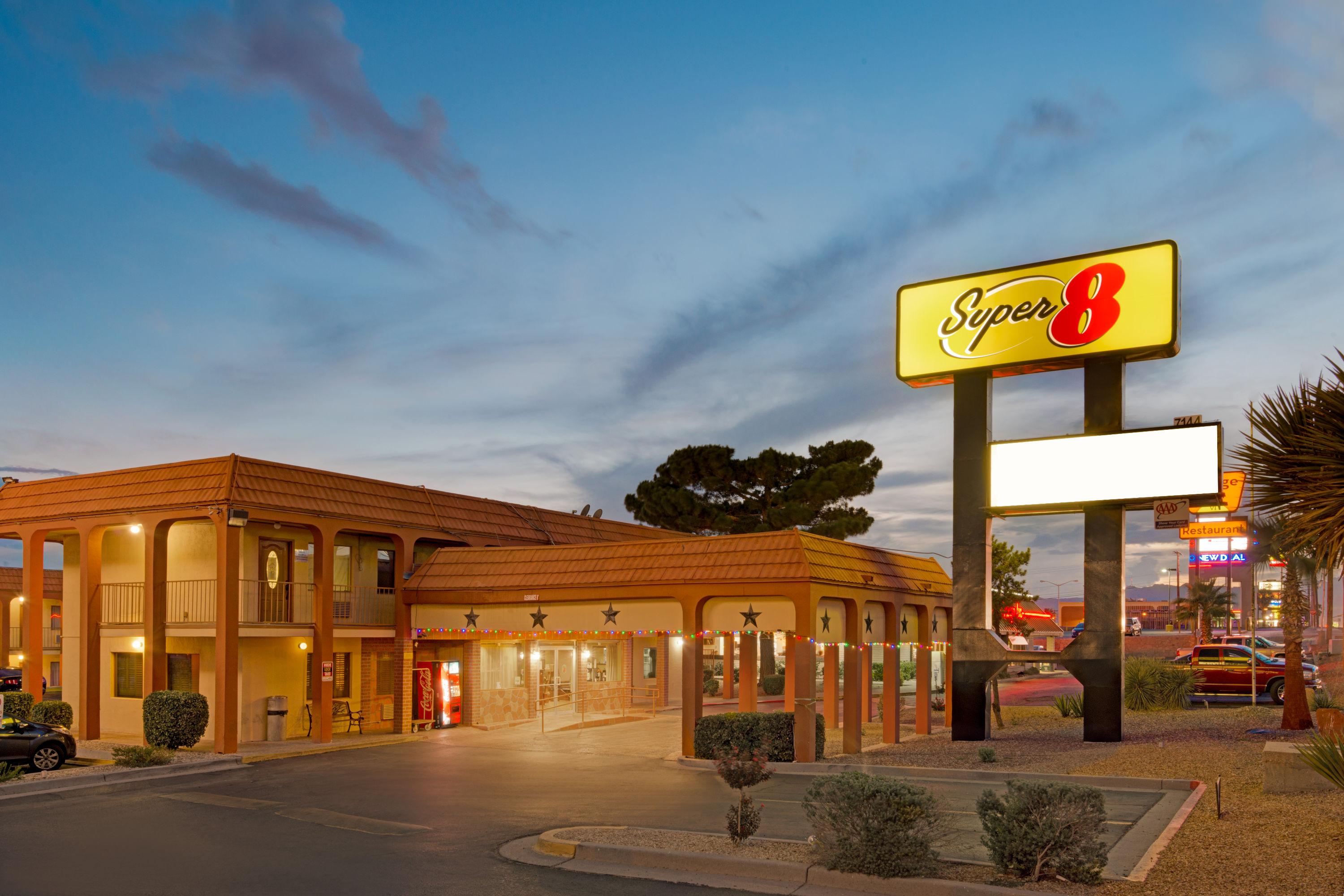 Super 8 by Wyndham El Paso Airport | El Paso, TX Hotels