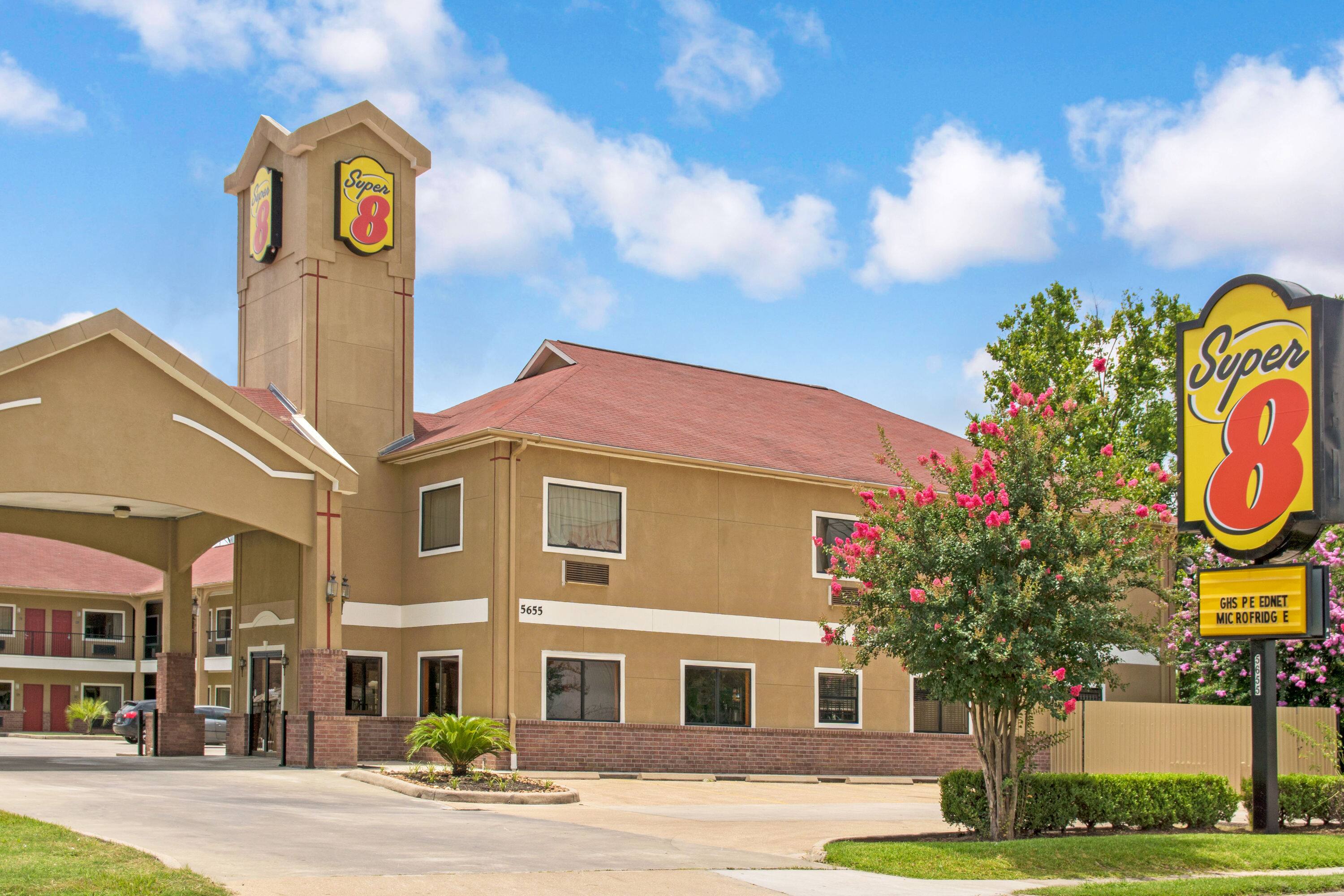 Super 8 By Wyndham Houston/Brookhollow NW | Houston, TX Hotels