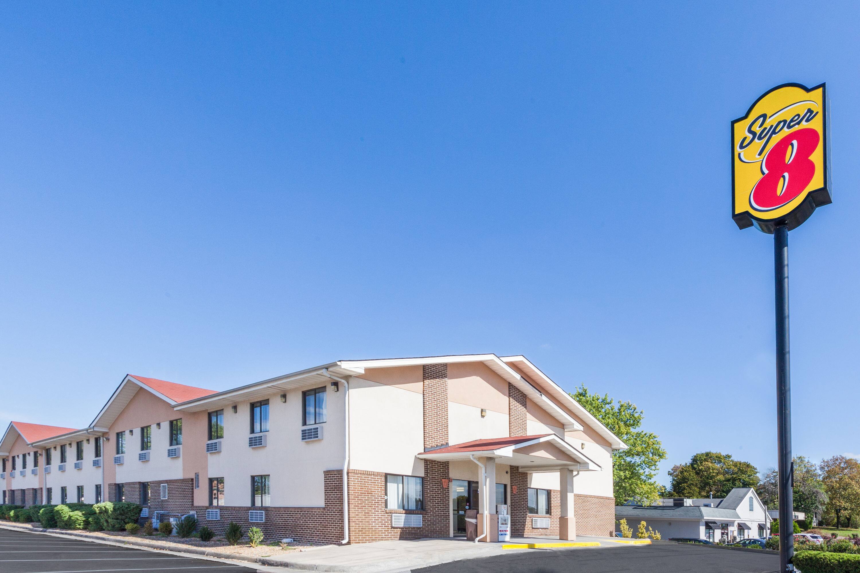 Super 8 by Wyndham Winchester VA | Winchester, VA Hotels