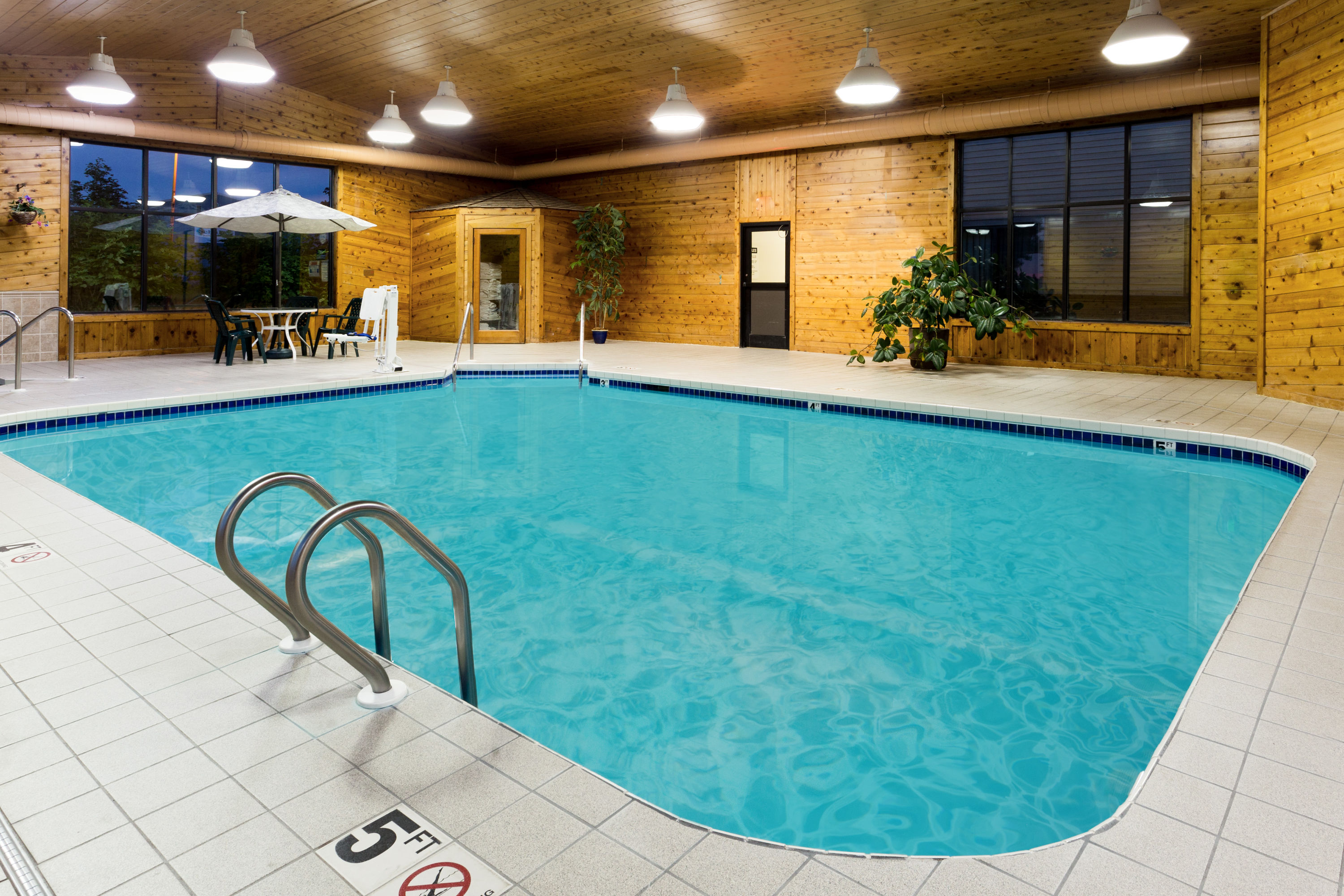 Super 8 by Wyndham Antigo | Antigo, WI Hotels