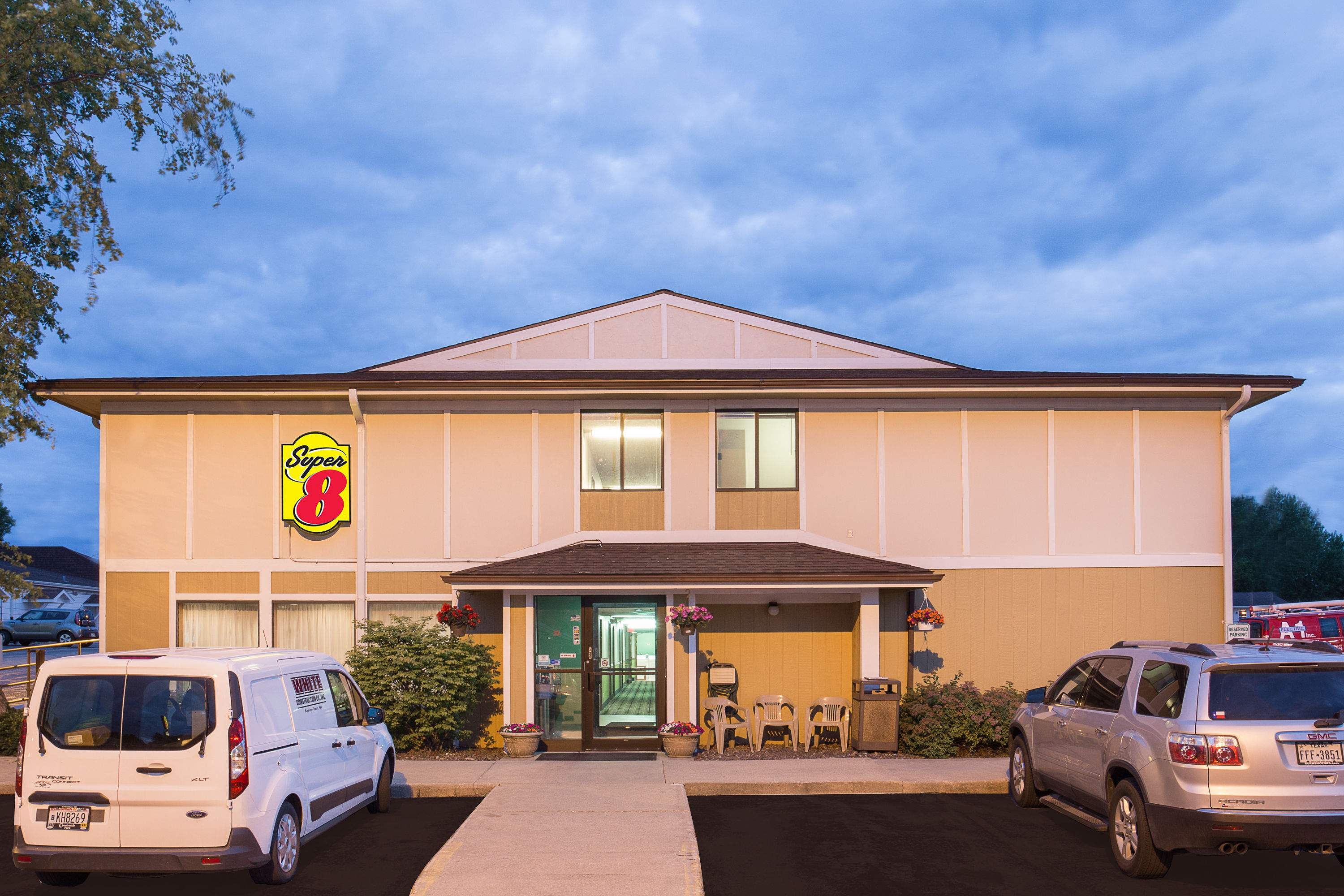 Super 8 by Wyndham Beaver Dam | Beaver Dam, WI Hotels