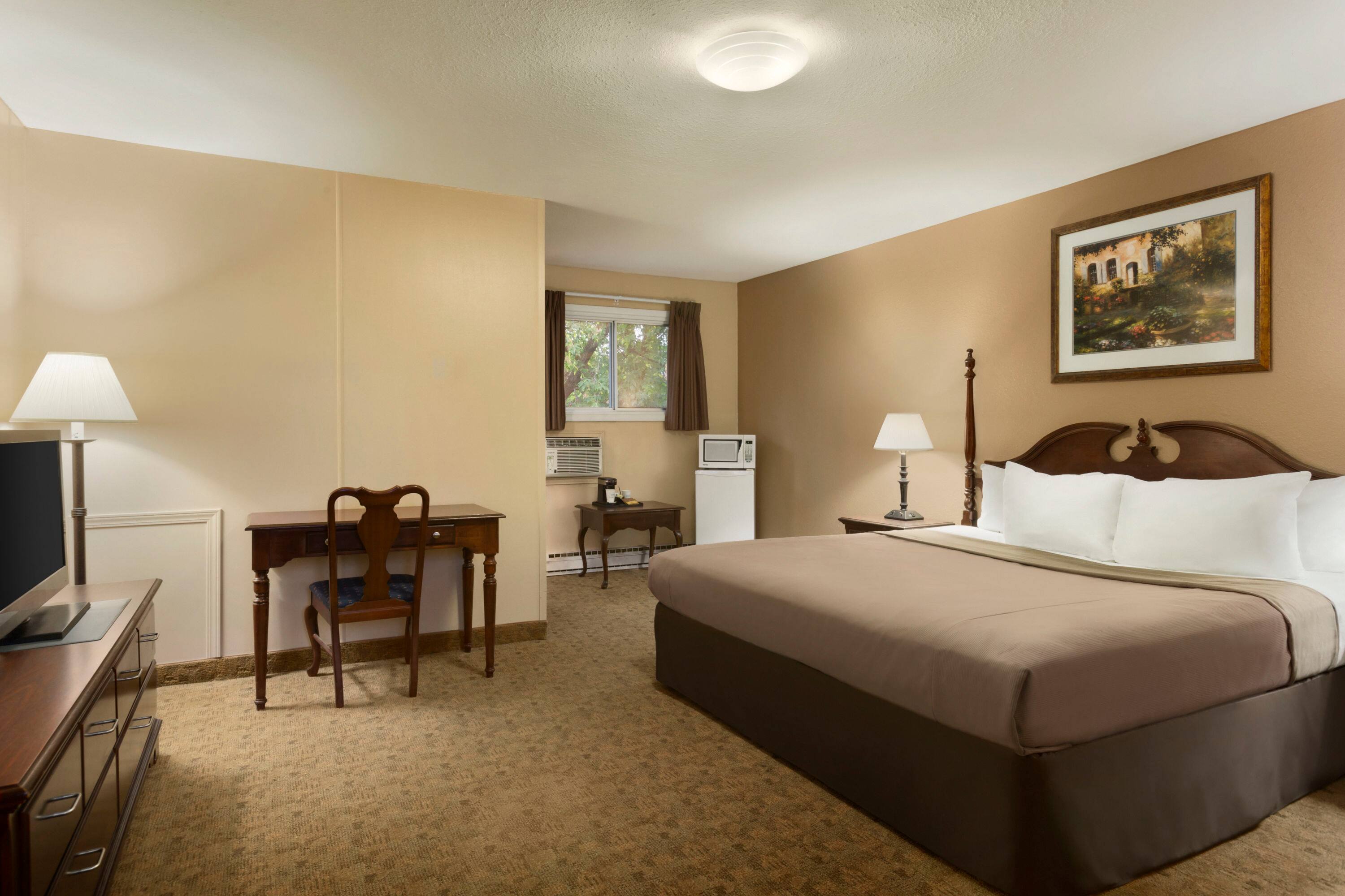 Travelodge By Wyndham Kenora | Kenora, ON Hotels